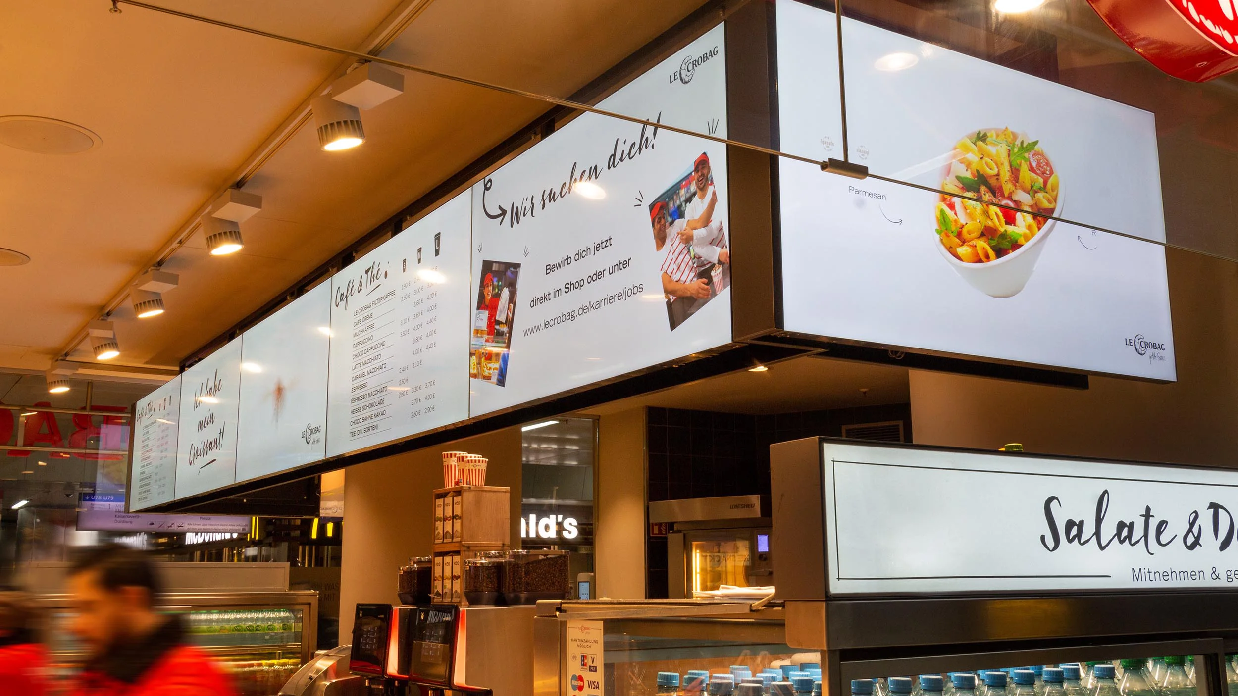 Ein Blickfang über's Eck: Rahmenreduzierte Displays