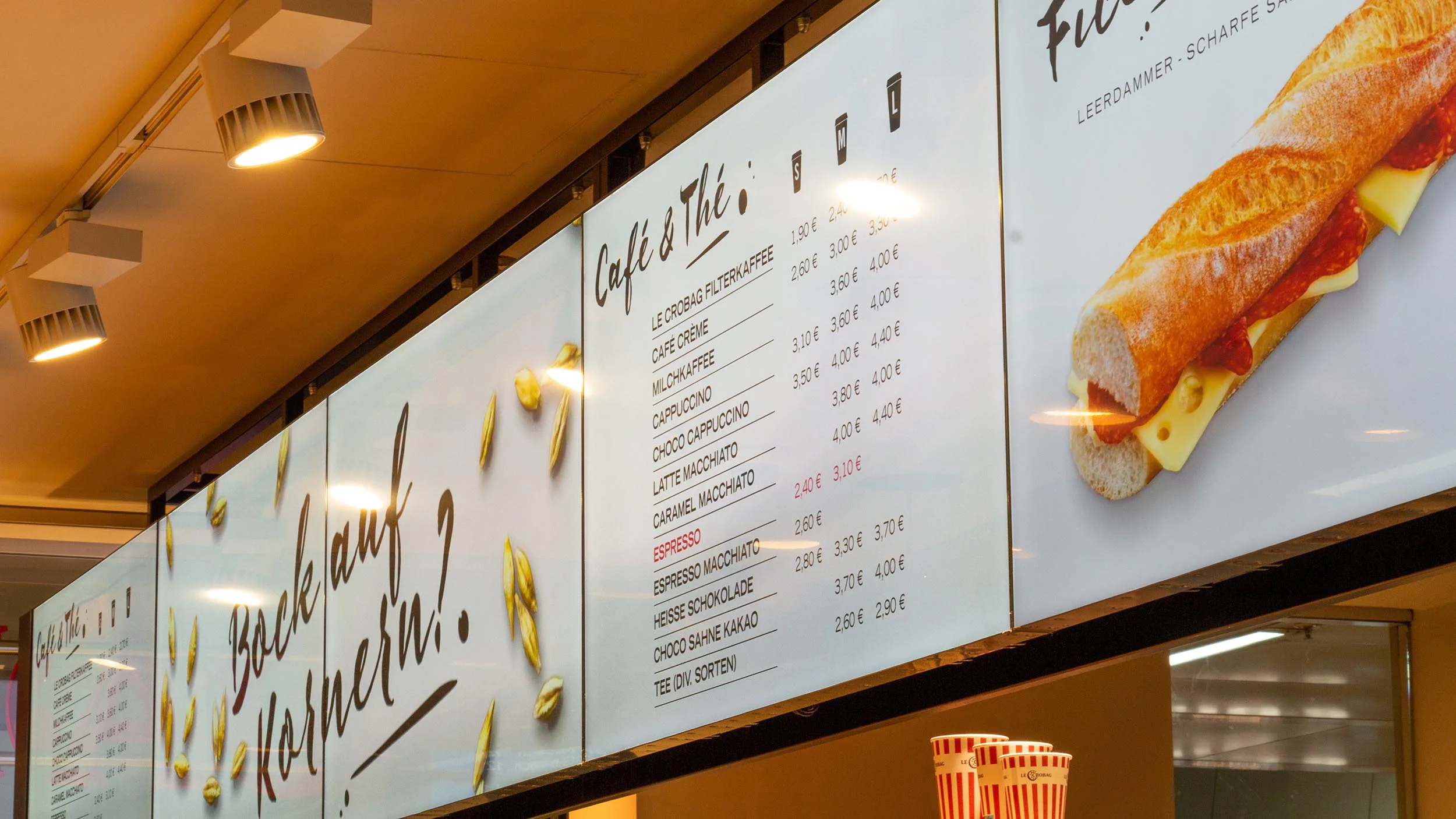 Ein Blickfang über's Eck: Rahmenreduzierte Displays