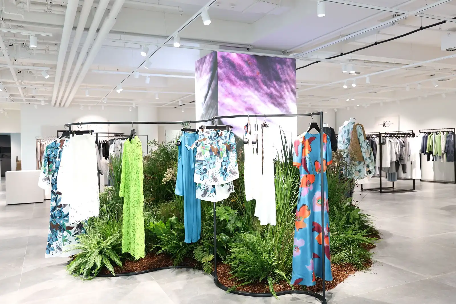 Beeindruckender LED-Würfel für den neuen Luisa Cerano Showroom in Düsseldorf