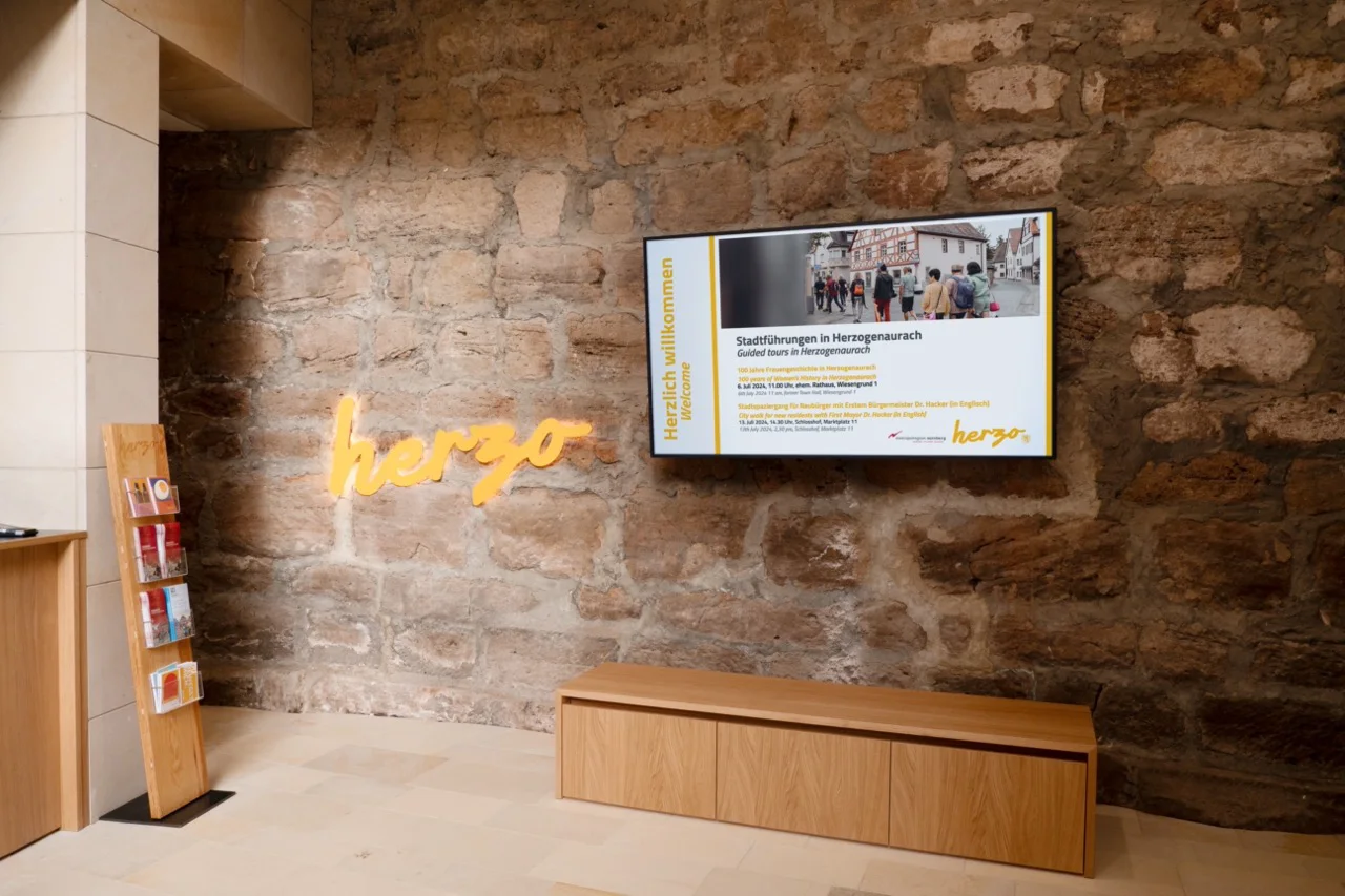 Barrierefrei im öffentlichen Raum: Wichtige Aspekte von Digital Signage