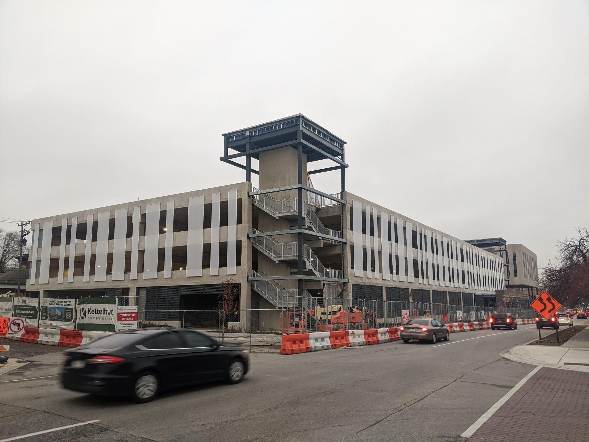 Grey, slotted paneled facades sat in a line on a parking structure.