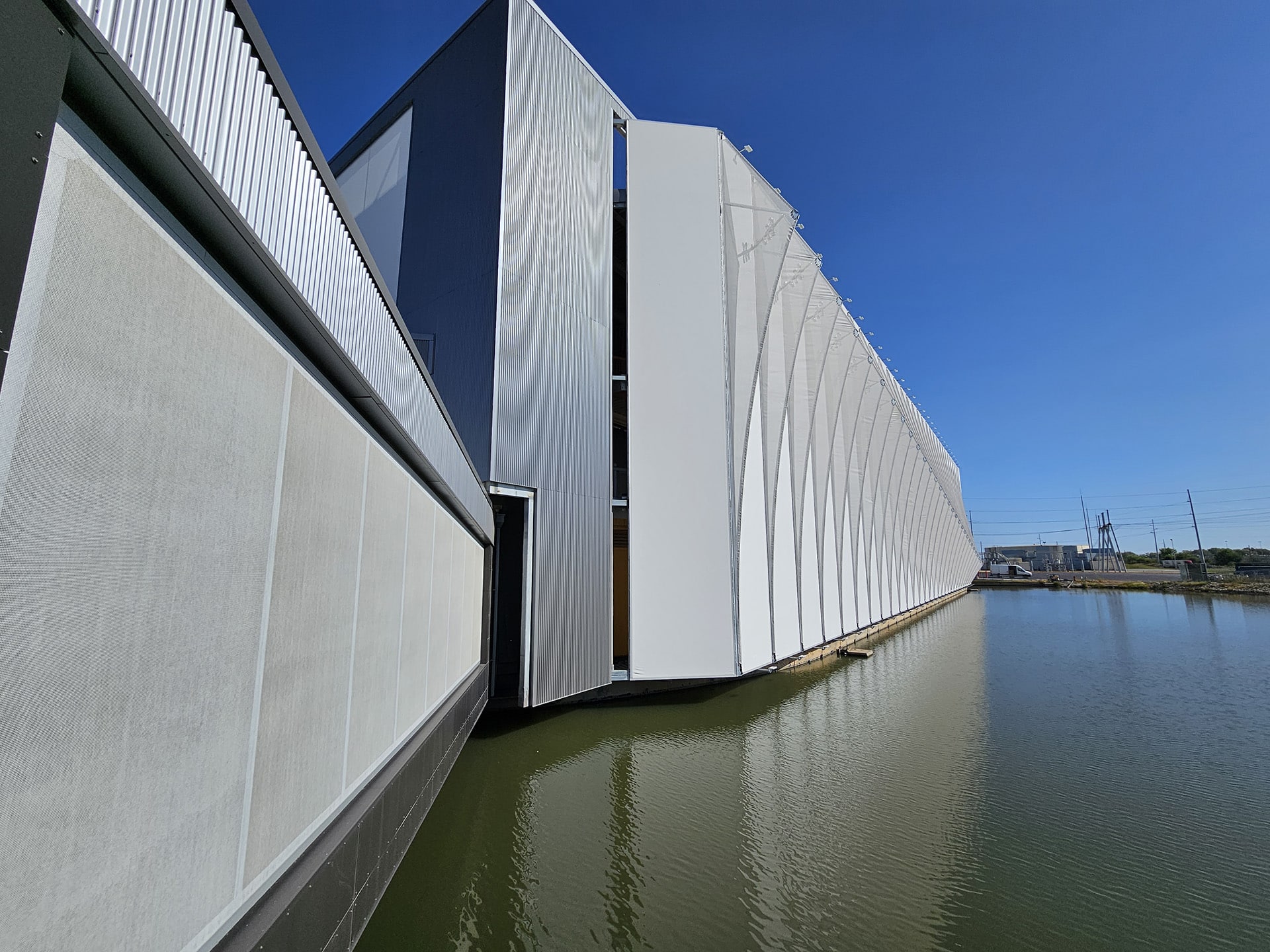 A close-up look at both of the facades, the 2D cladding on steel and the FlexFacade Fins.