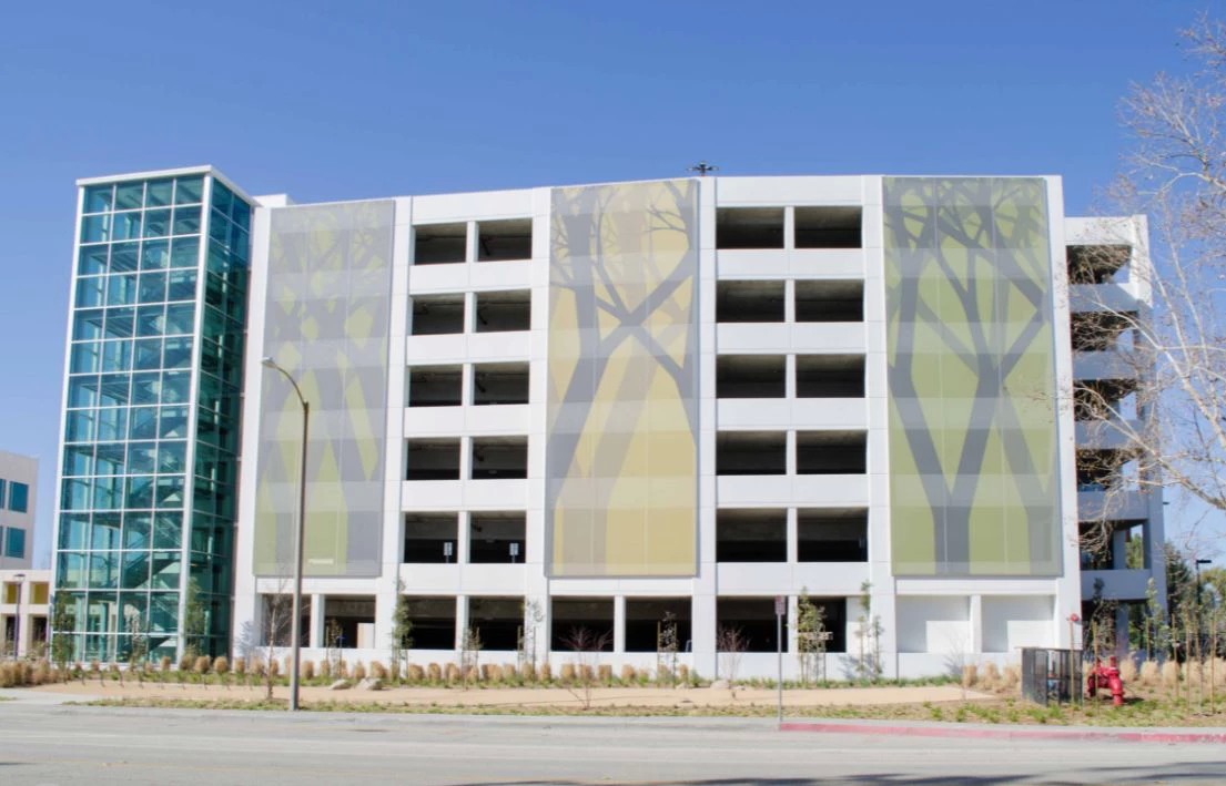 A profile view of the facades sat on the structure.