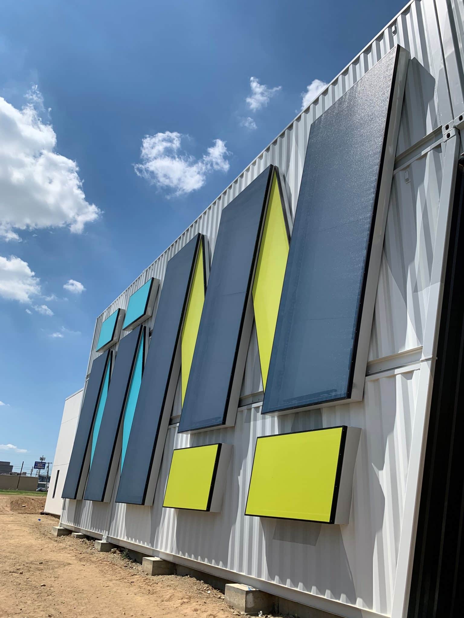 A view of the facade from the other side that better highlights the W.