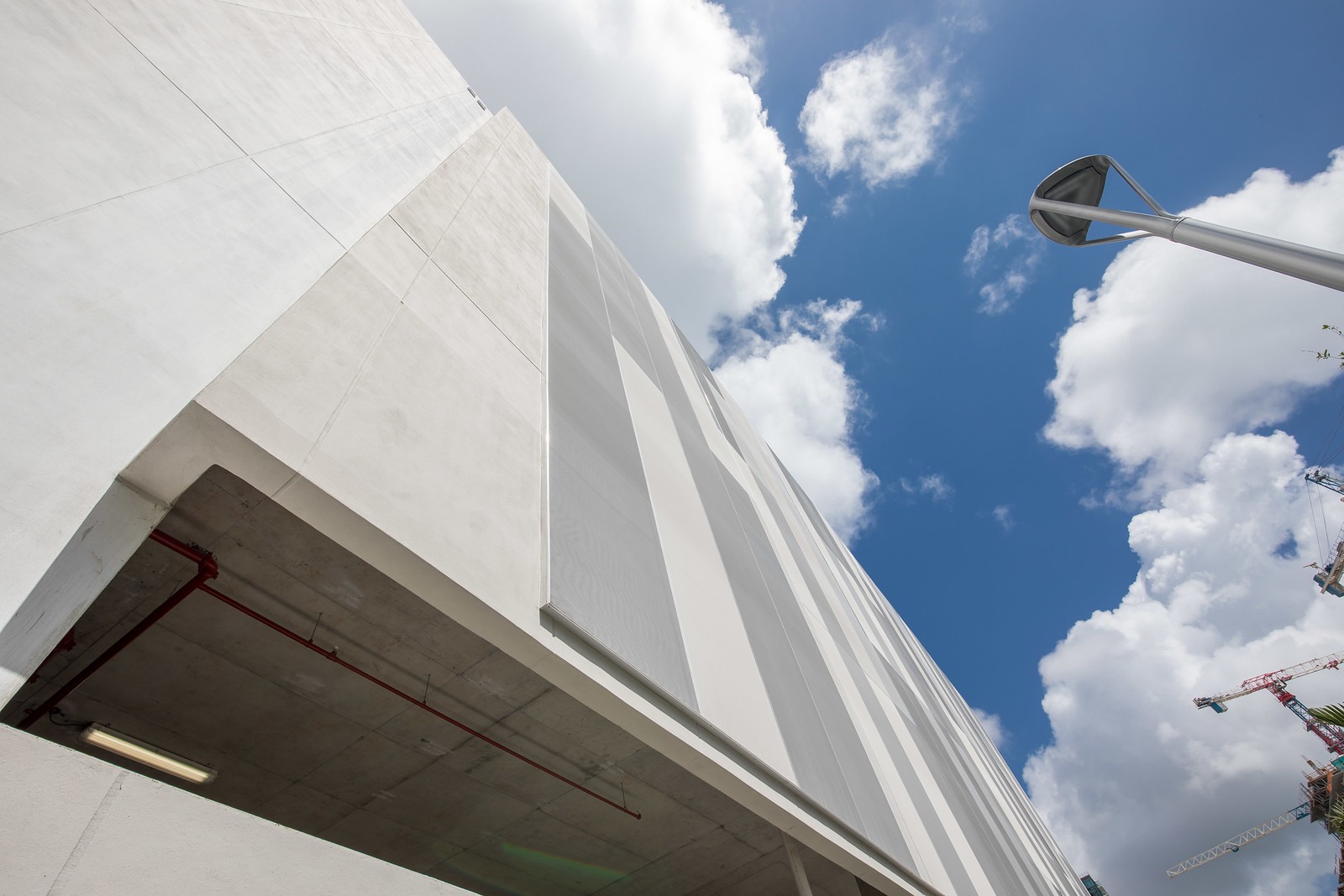 A view of the facade from the sidewalk.
