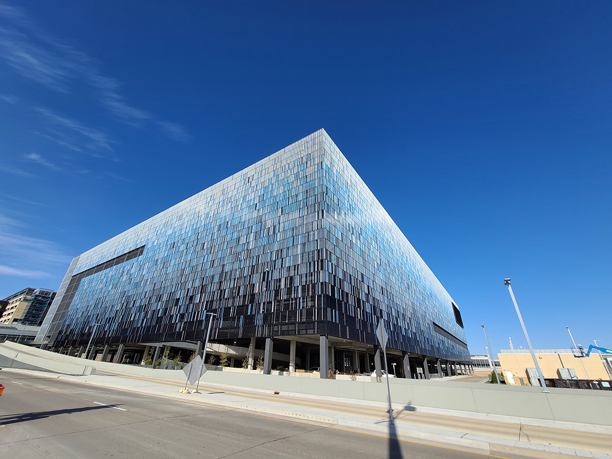 A wide view of the corner with the most panels that clearly show the gradient.