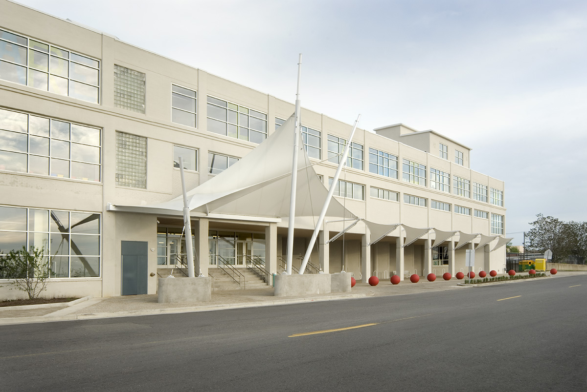 Another wide view of the entire canopy.