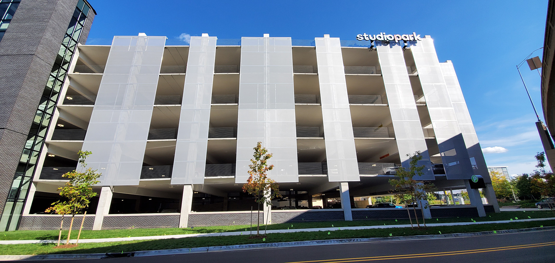 A view of the facade panels and the gaps in between them.