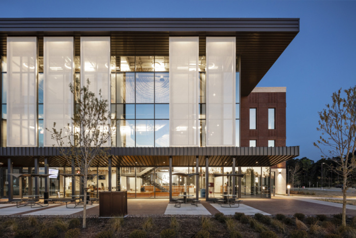 A view of the facades lit up at night.