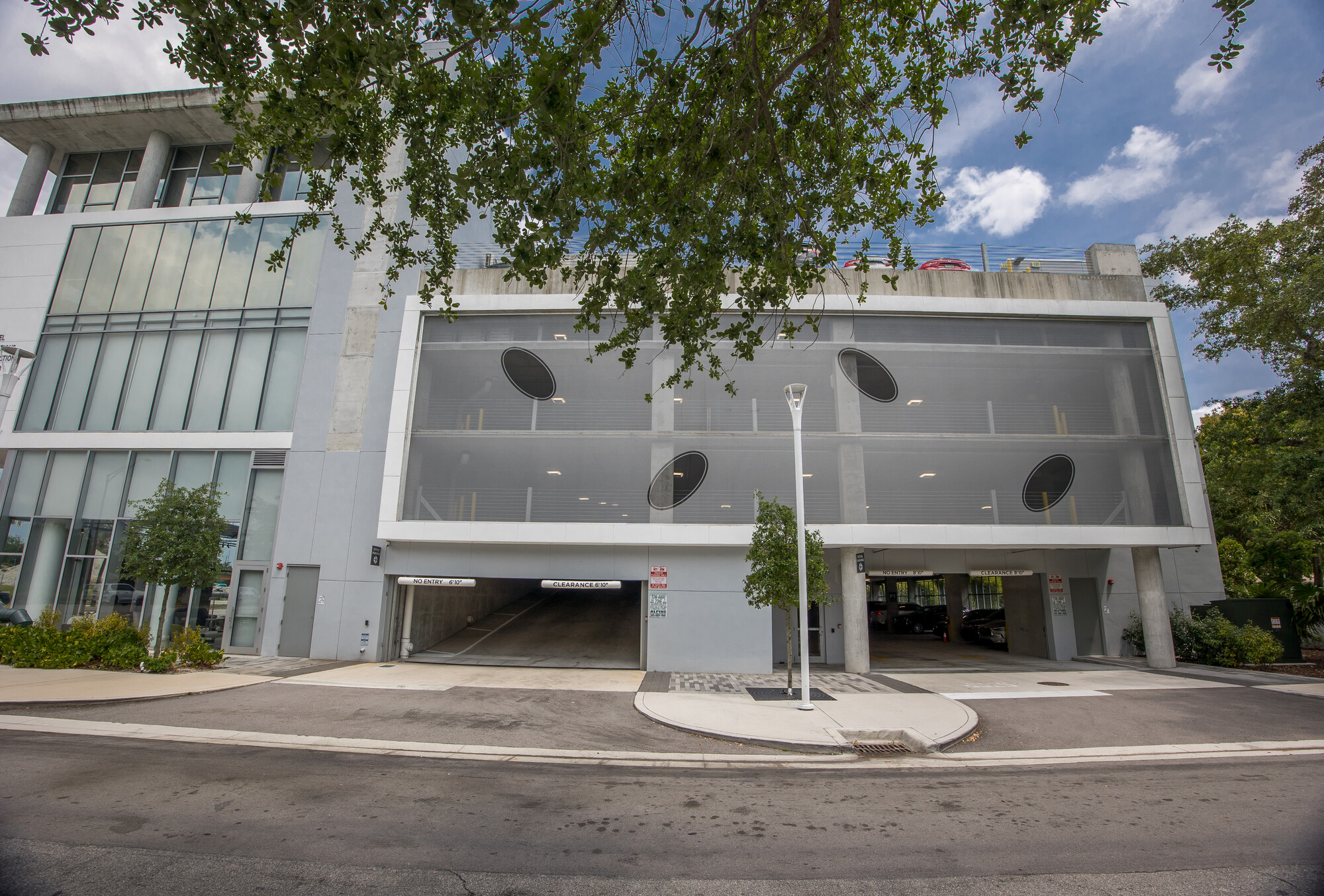 An image of the facade from across the street.
