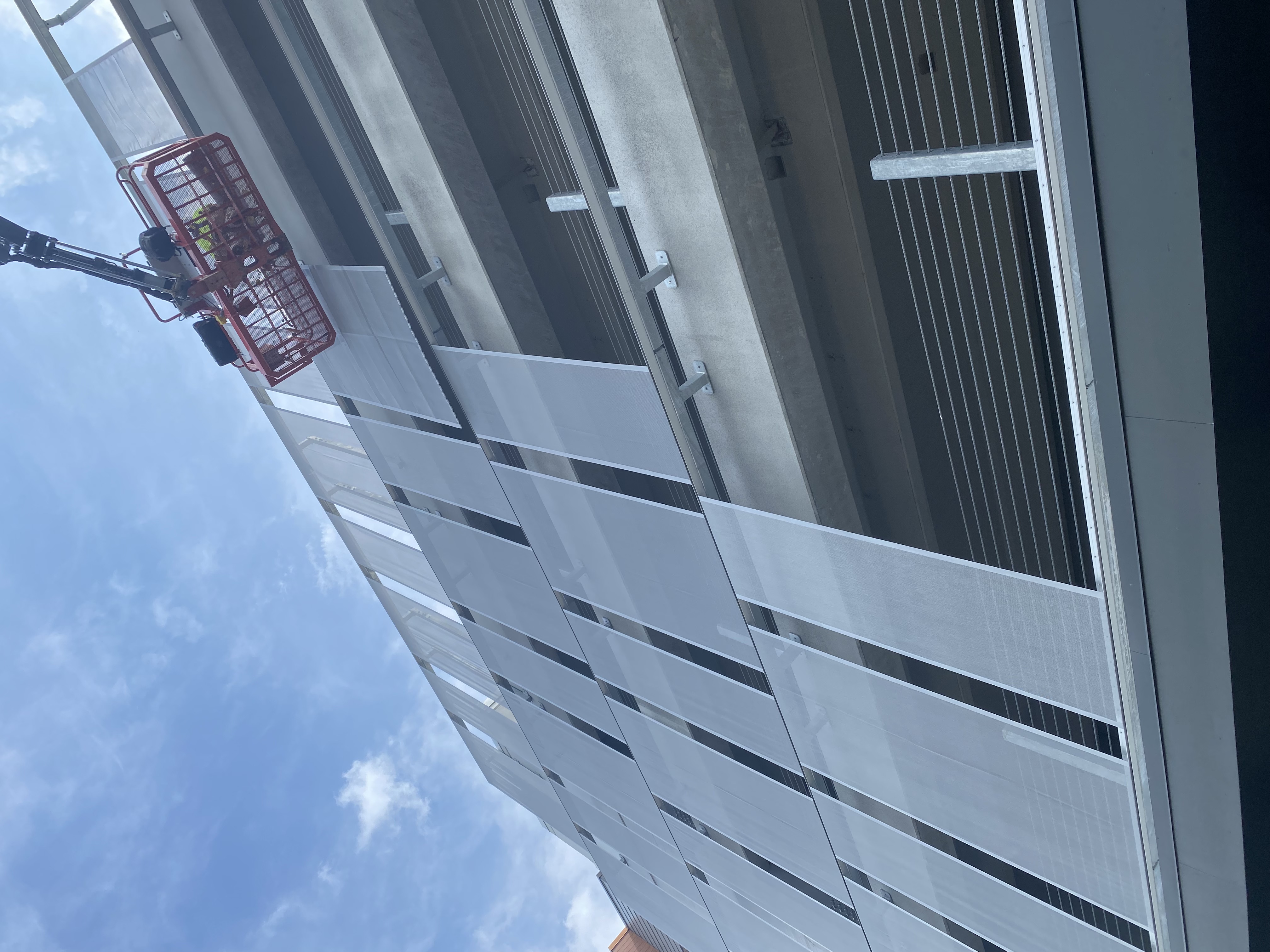 A photo of the facade being installed onto to the steel structure.