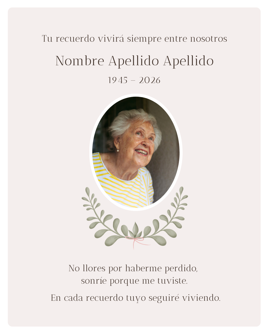 Ejemplo de recordatorio funerario con diseño floral y fotografía