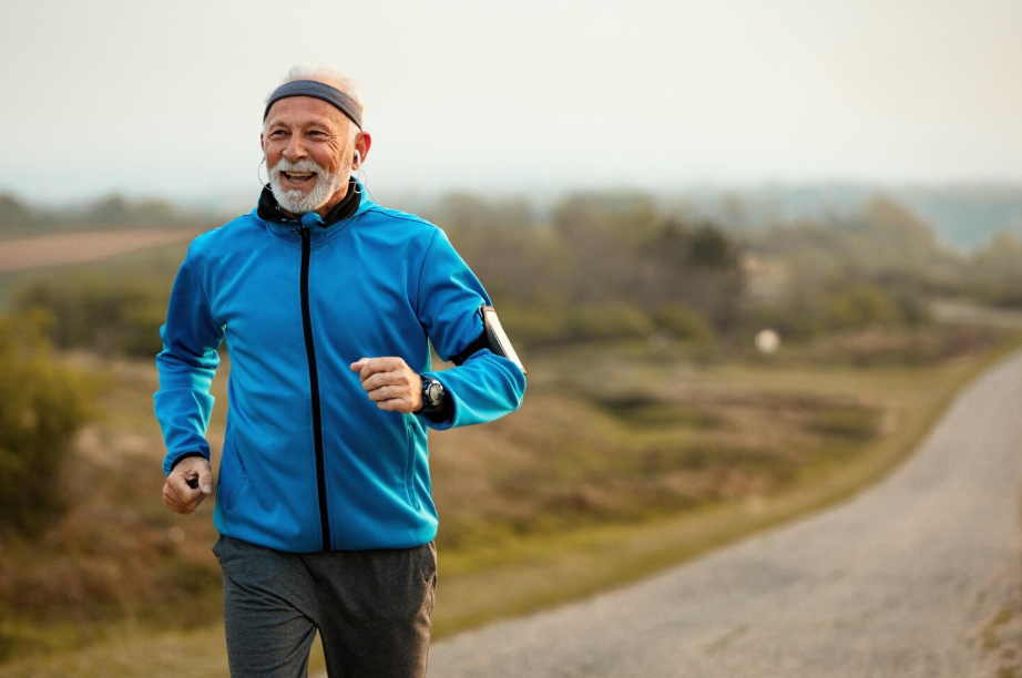 persona-mayor-corriendo-vida-saludable
