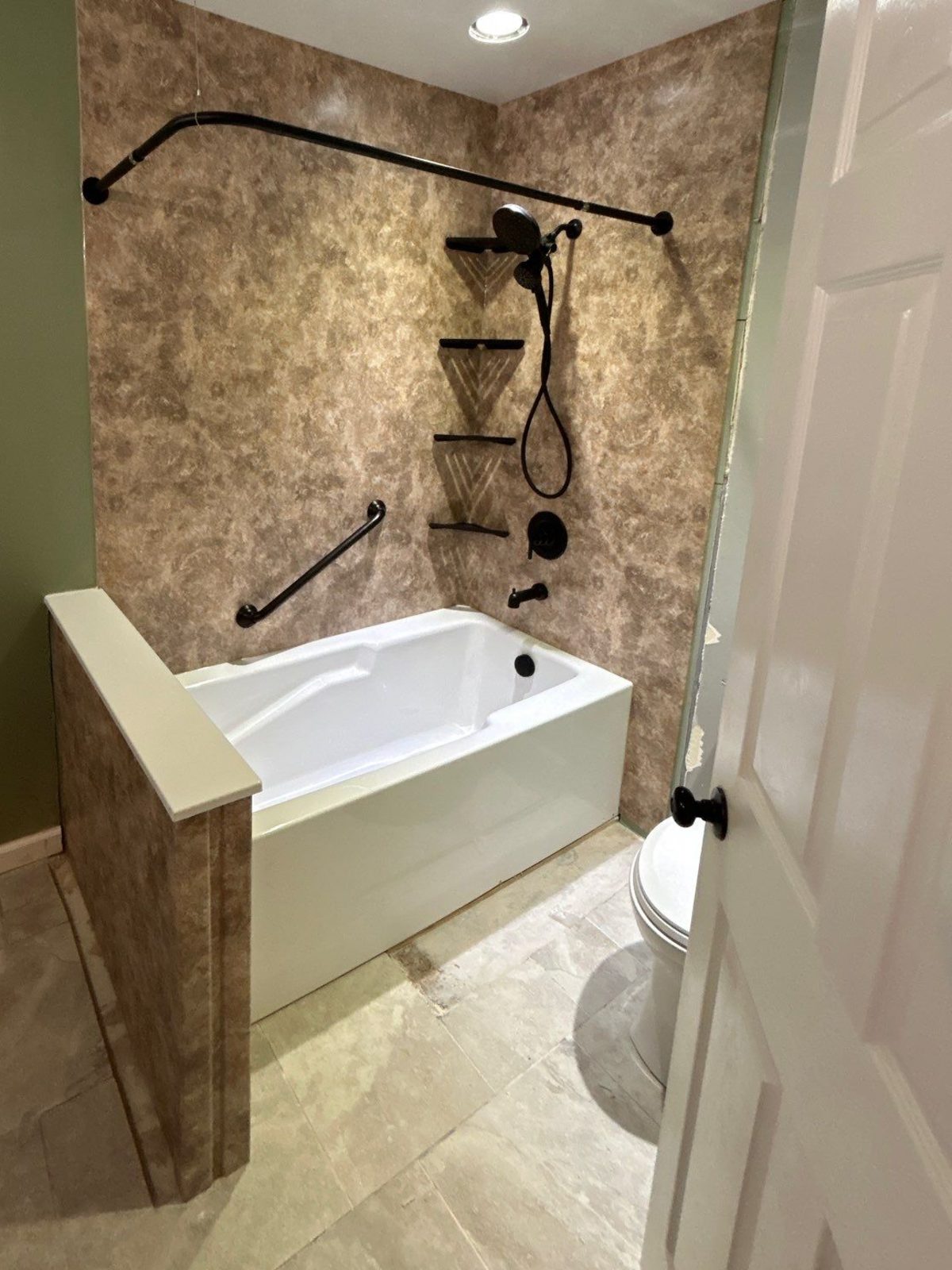 New bathtub and wall surround after a bathtub replacement by Southern Showers