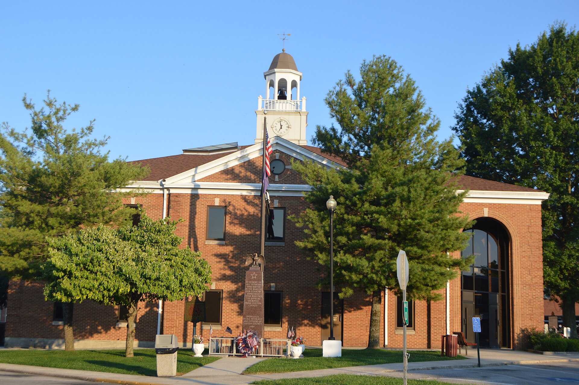 Clinton County Courthouse in Albany, Kentucky