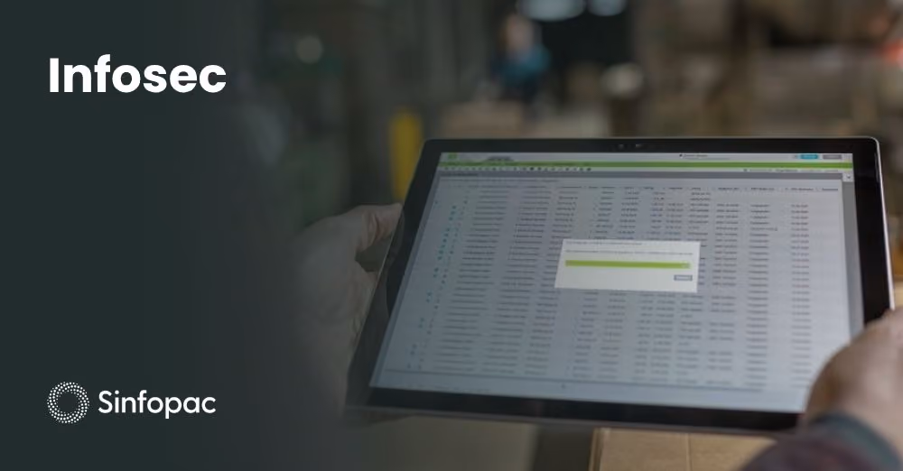 Tablet com painel de análise de dados e segurança da informação em um ambiente corporativo.