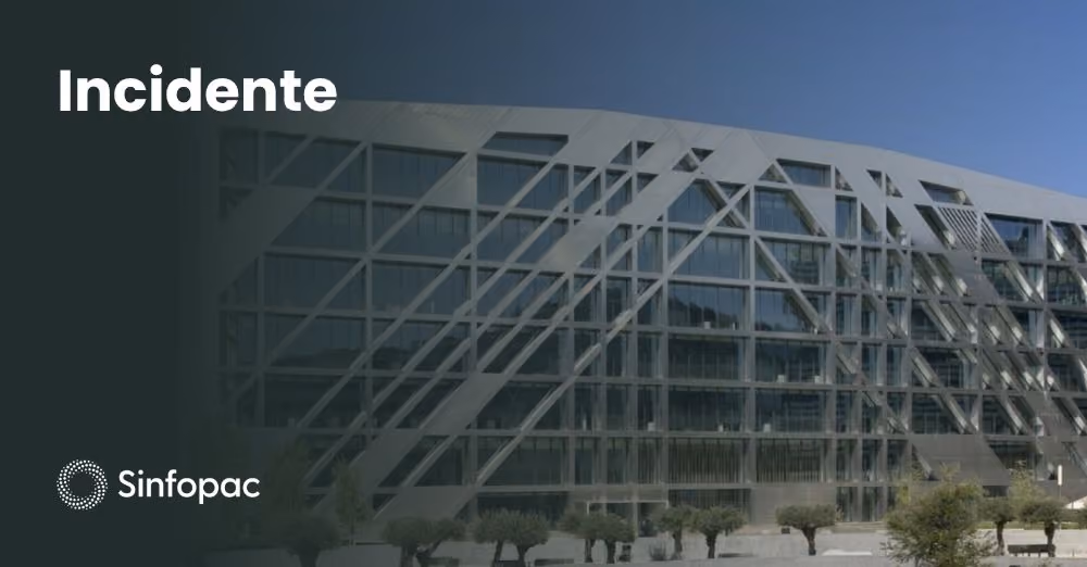 Fachada del edificio moderno de la Agencia para la Modernización Administrativa de Portugal