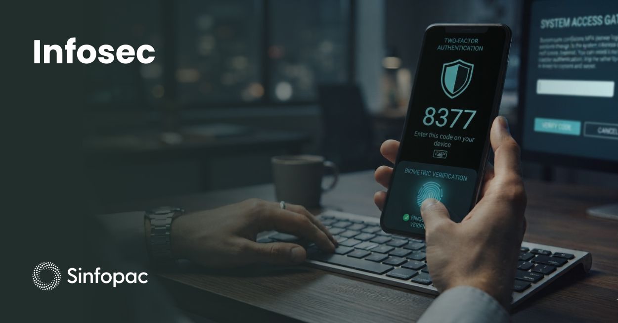 Profesional de TI revisando la autenticación multifactor y la seguridad de los accesos corporativos.