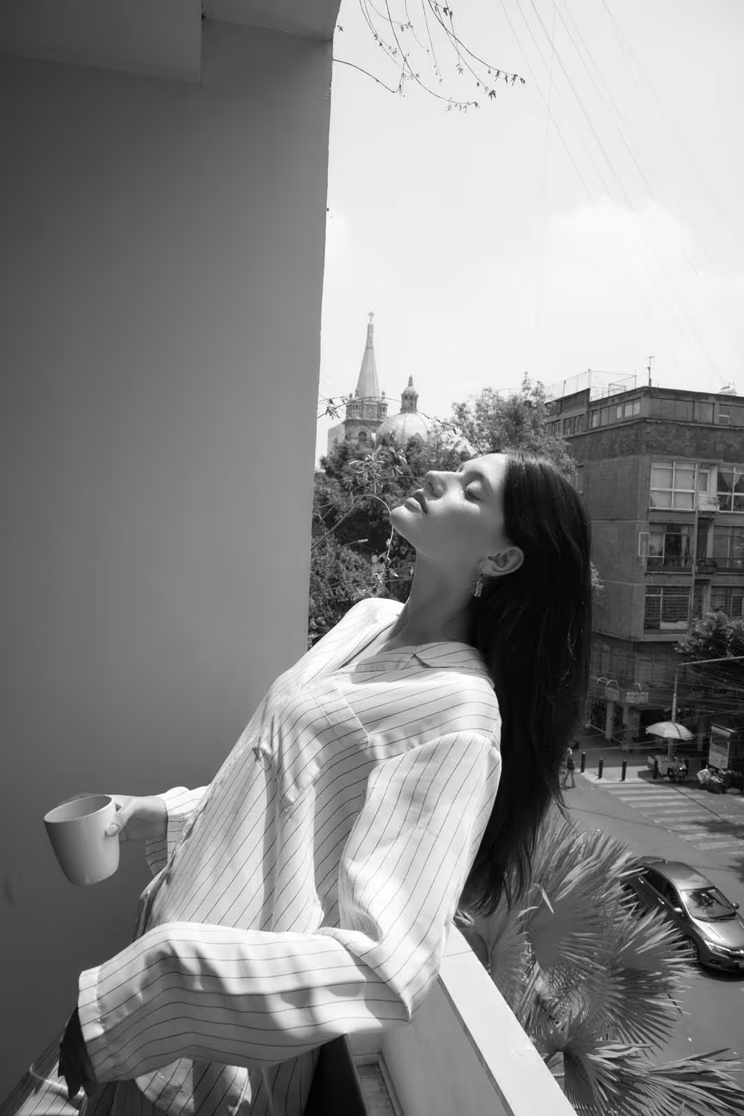 lady in a balcony residence at Caliza Roma, Mexico City