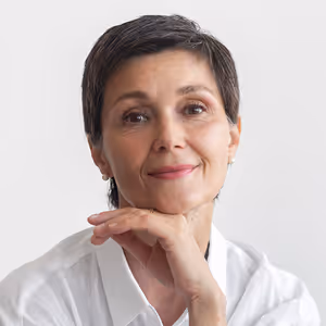 image of job applicants in a discussion (for a medical clinic)