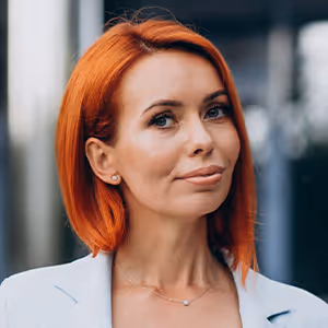 image of job applicants in a discussion (for a medical clinic)