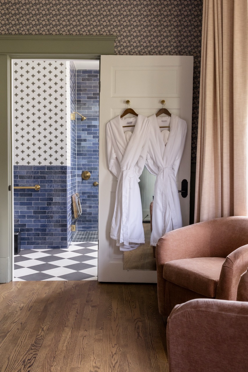 King bed with a view into the private bathroom, The Robertson suite