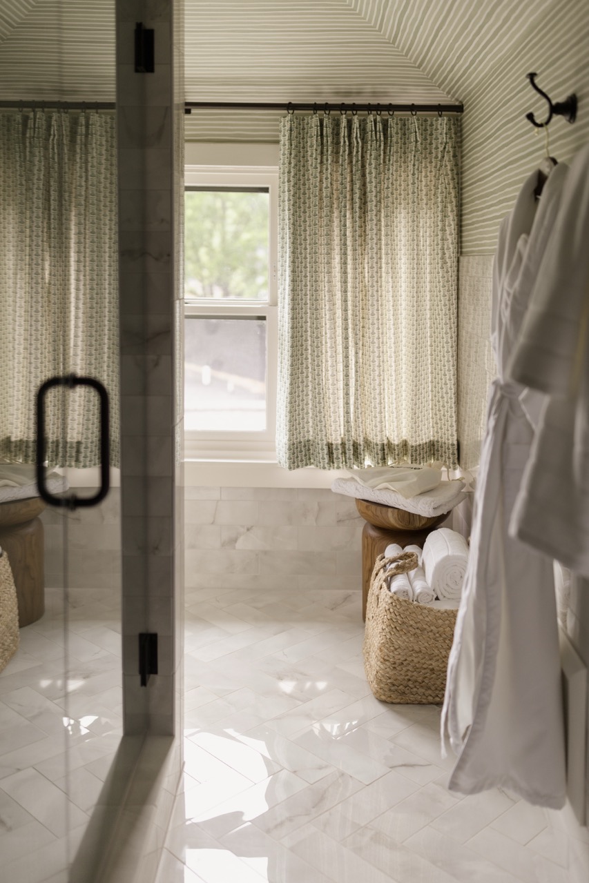 Shower in the private bathroom, The Geny suite