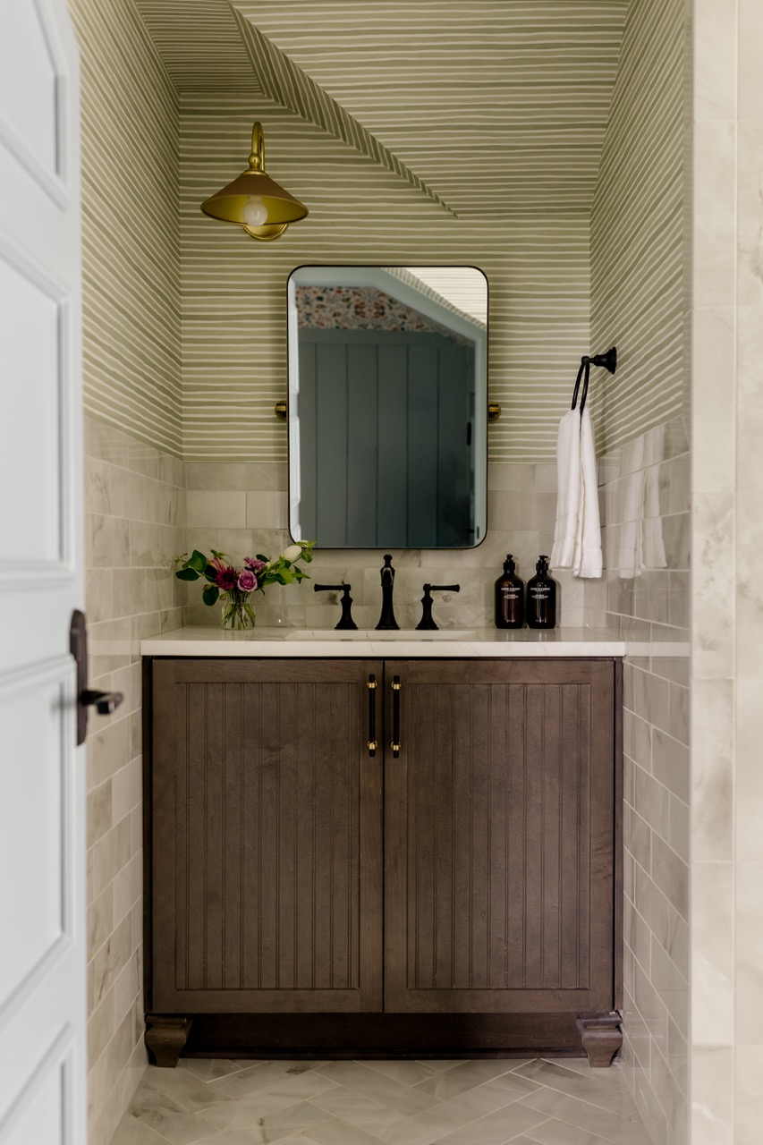 Bathroom vanity, The Geny suite