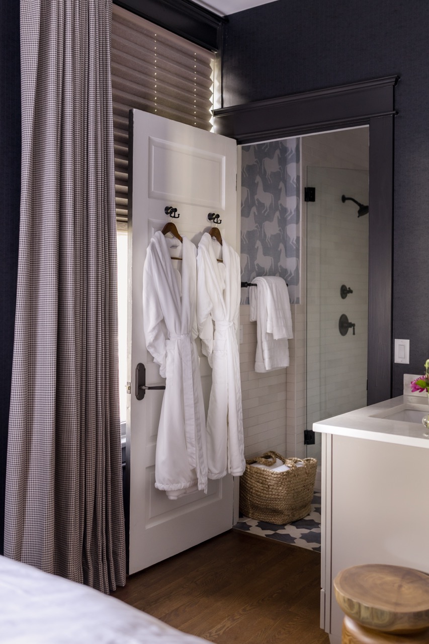 Private full bathroom, The Rawlings suite