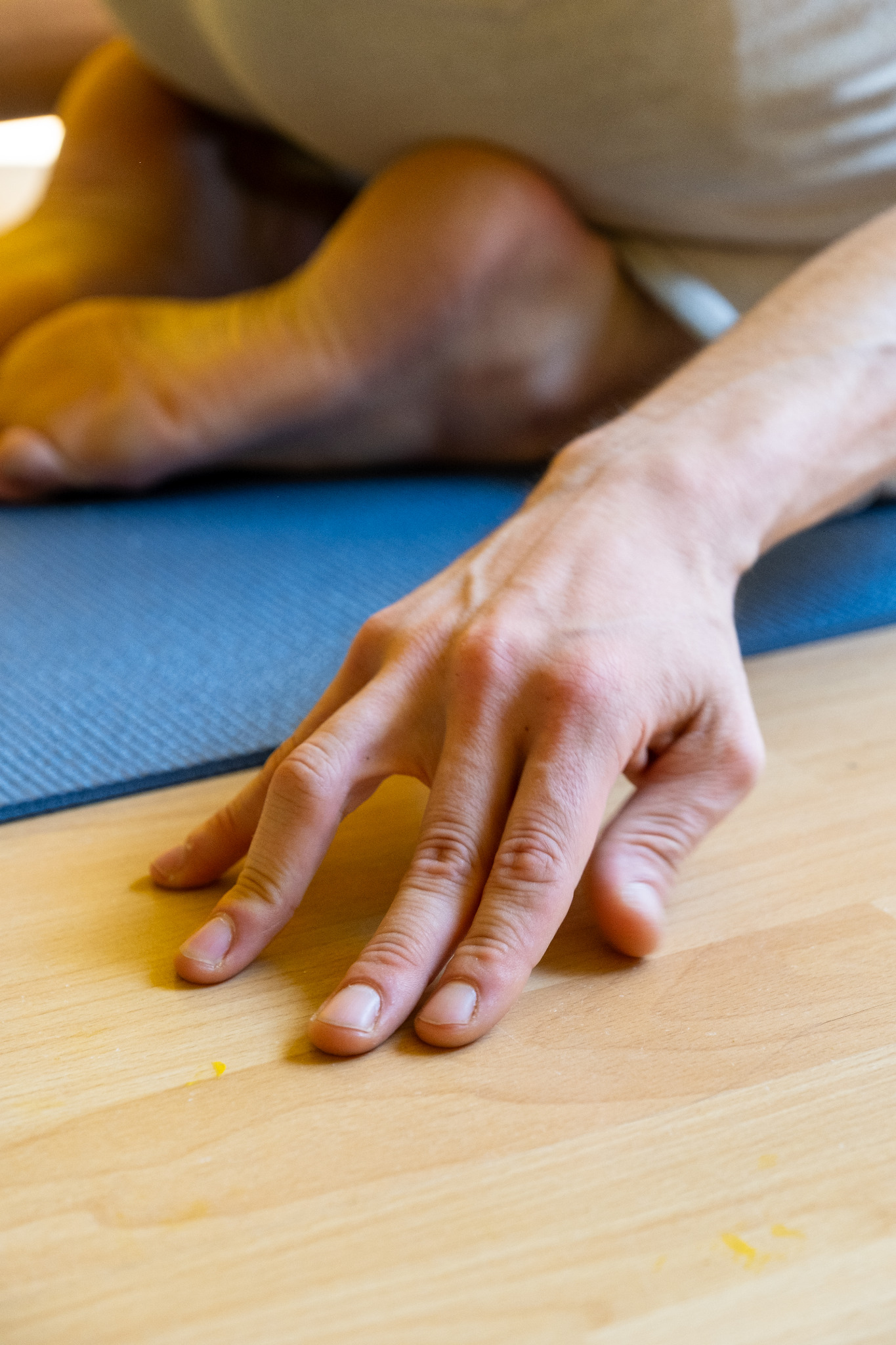 [background image] image of calm indoor space (for a wellness center)
