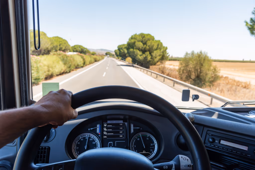 O RPM tem um impacto importante na segurança no trânsito, influenciando vários aspectos da condução.
