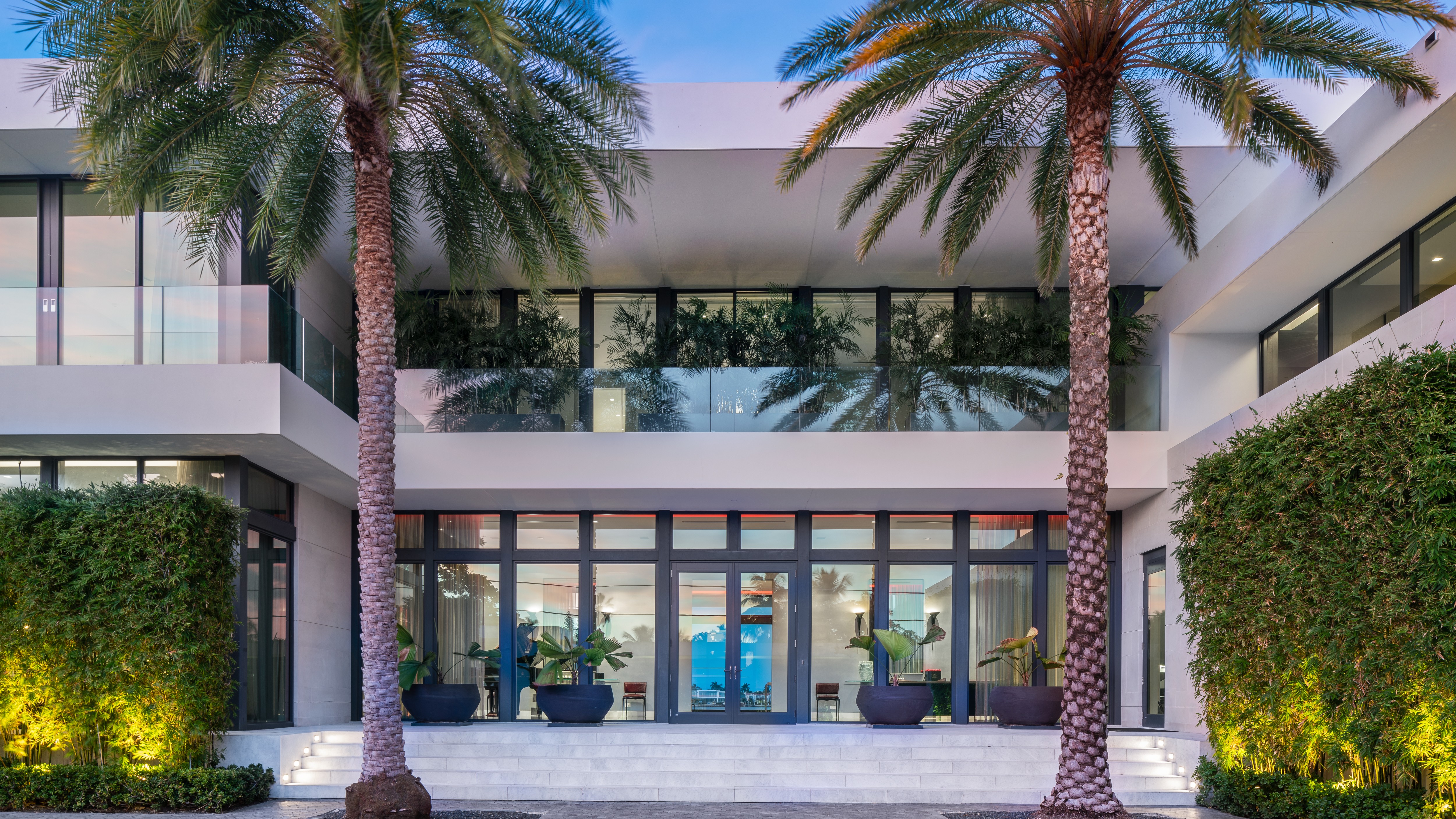 101 Hibiscus - Arrival Court