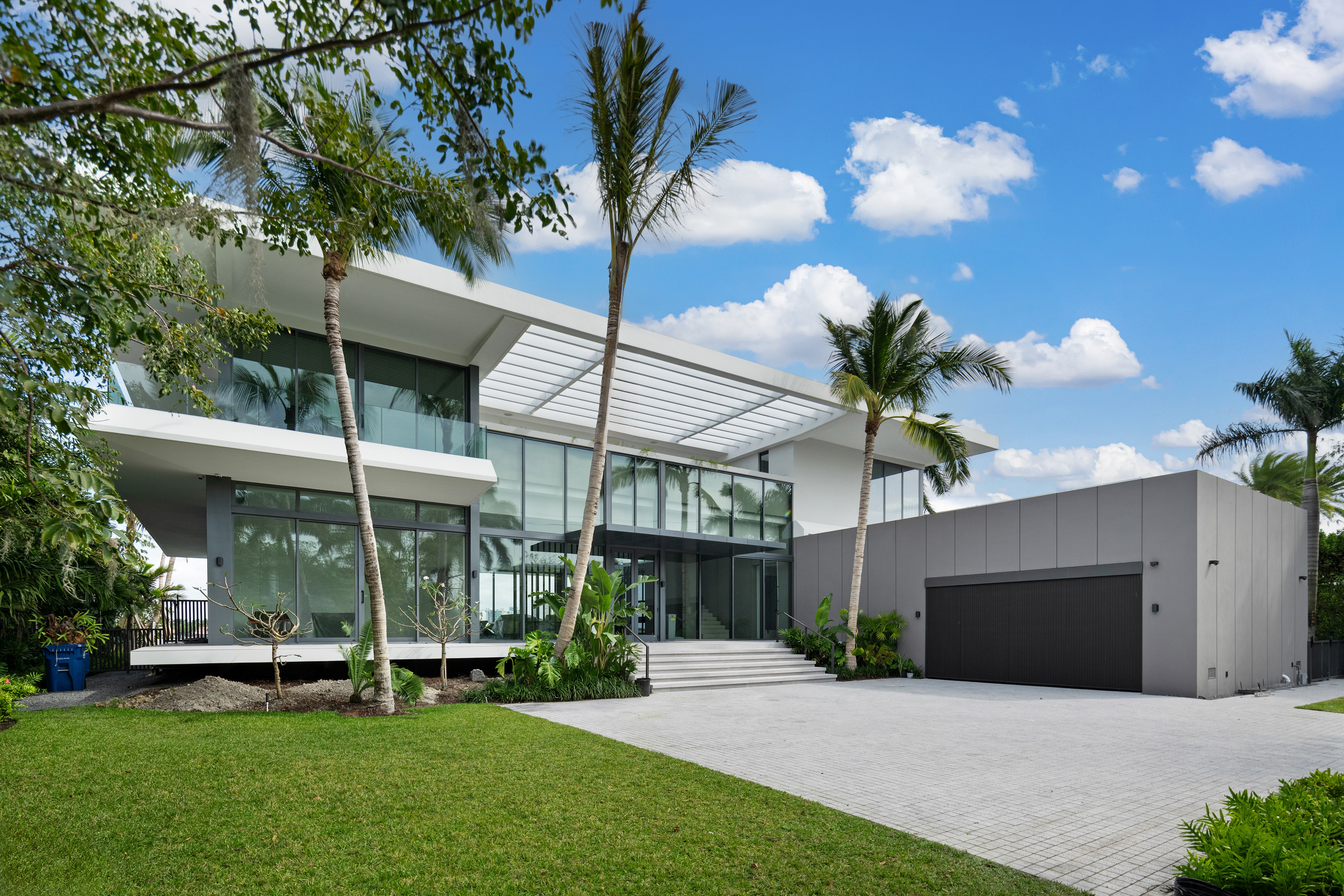 121 Hibiscus - Entrance