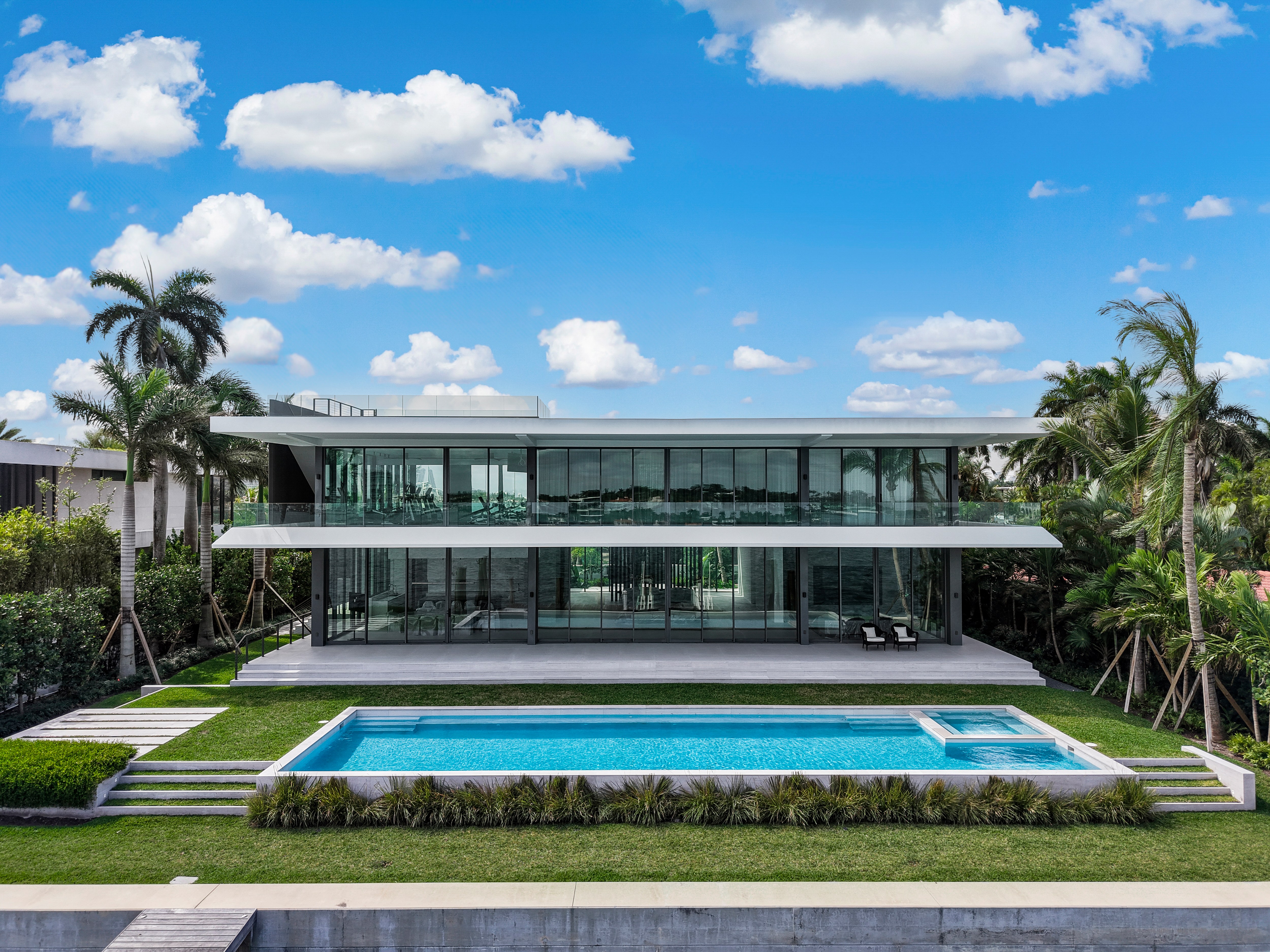 121 Hibiscus - Backyard Facade