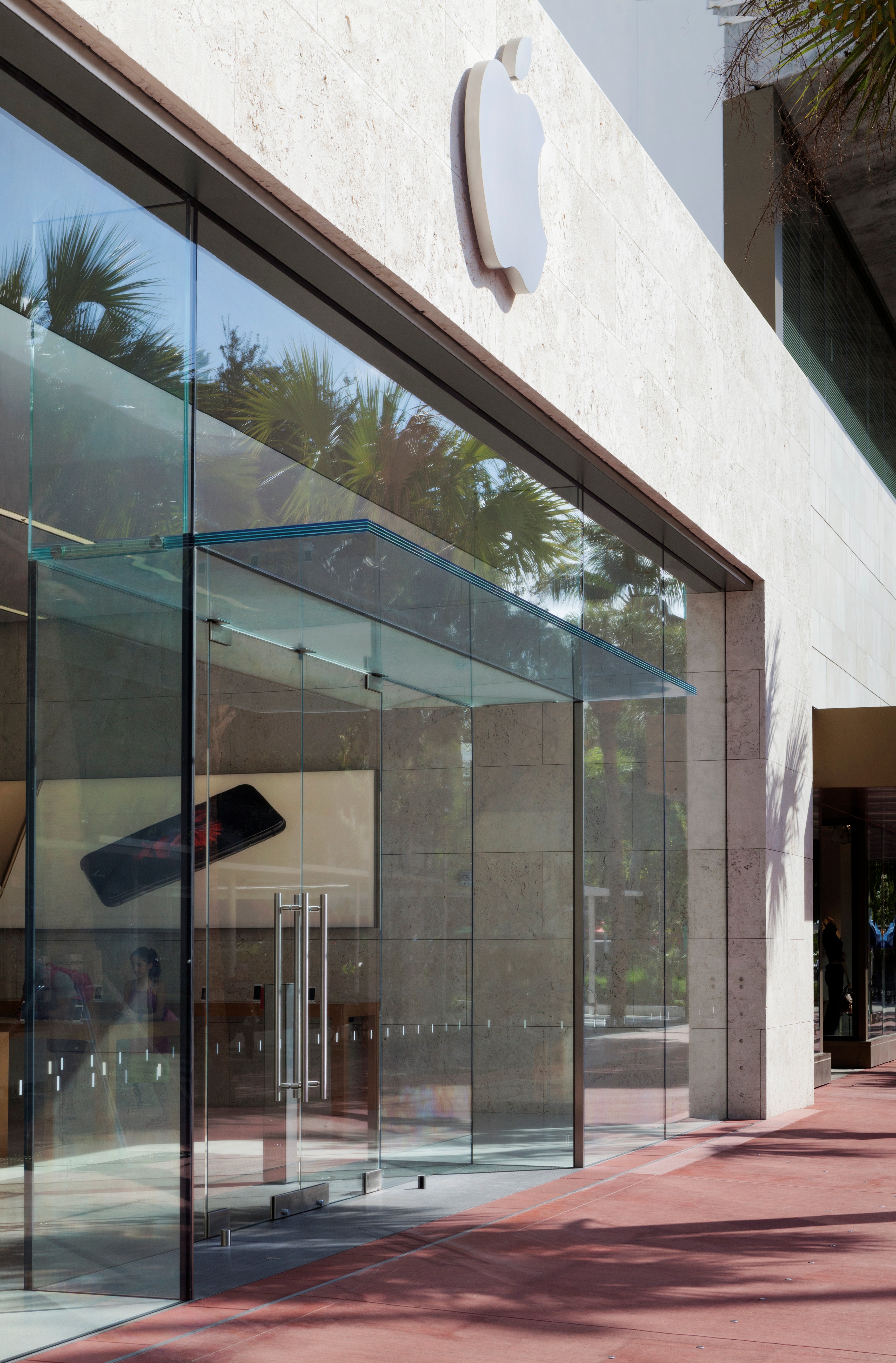 Apple, Lincoln Road - Detail 1