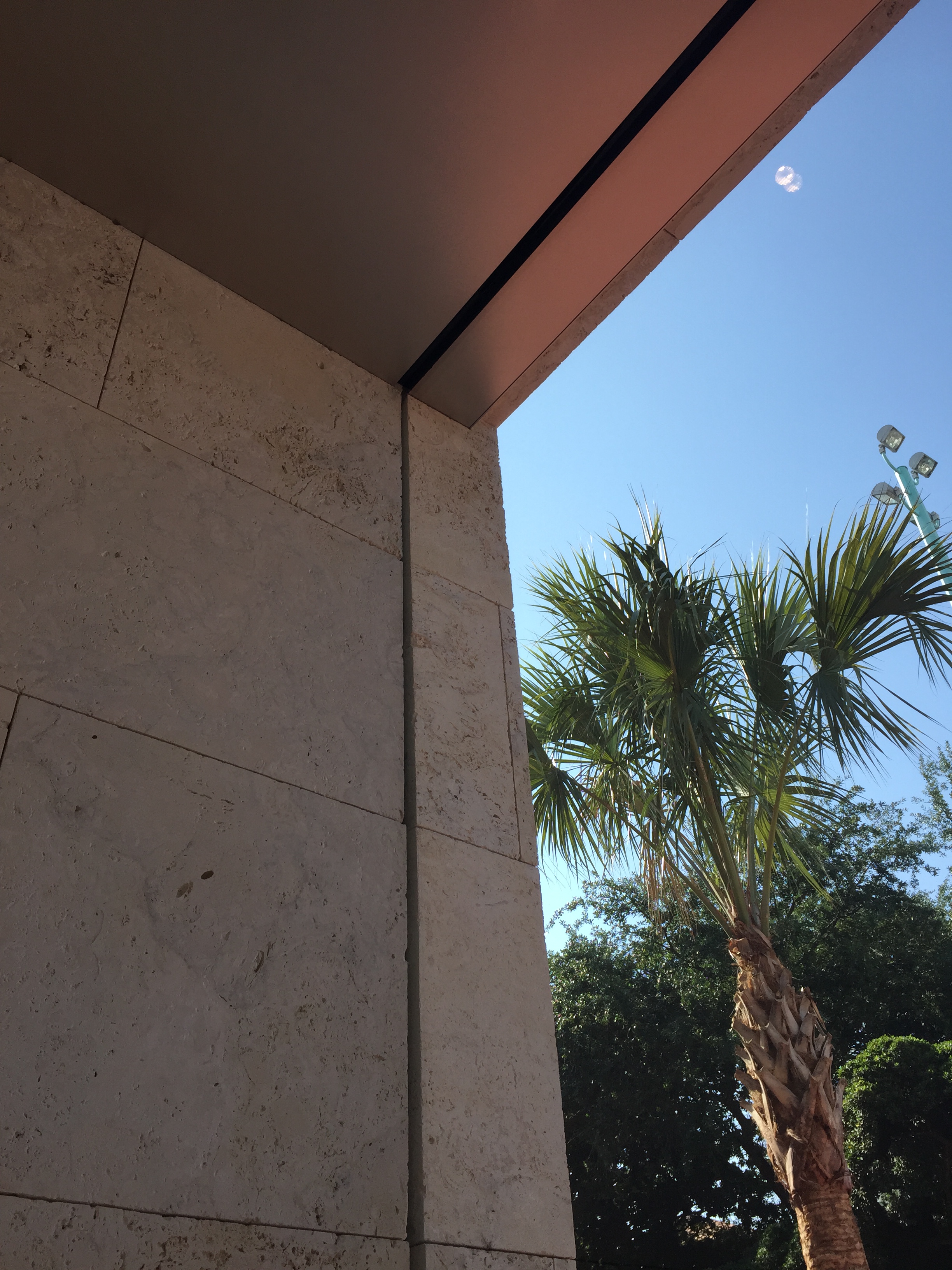 Apple, Lincoln Road - Detail 2