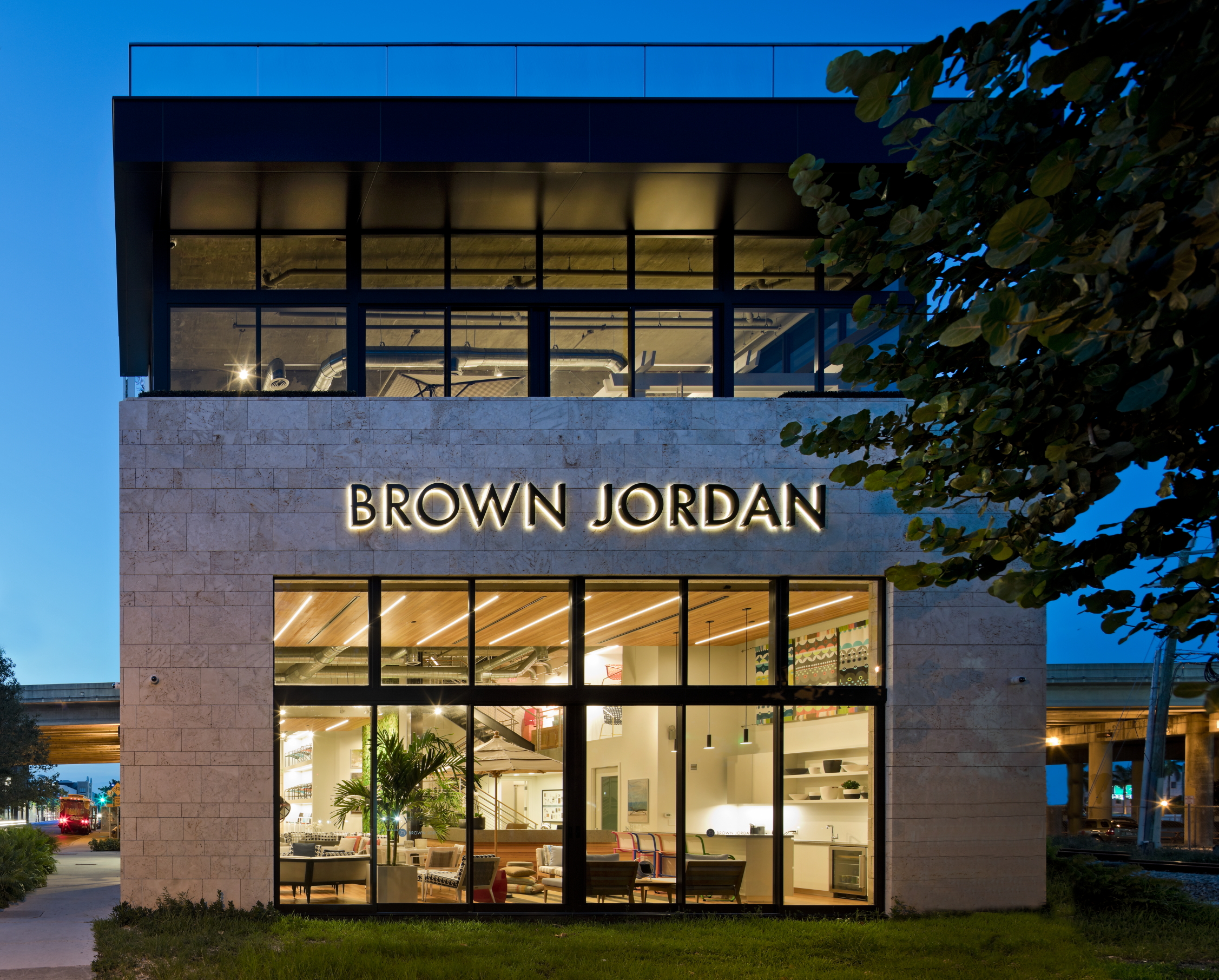 Brown Jordan - Facade