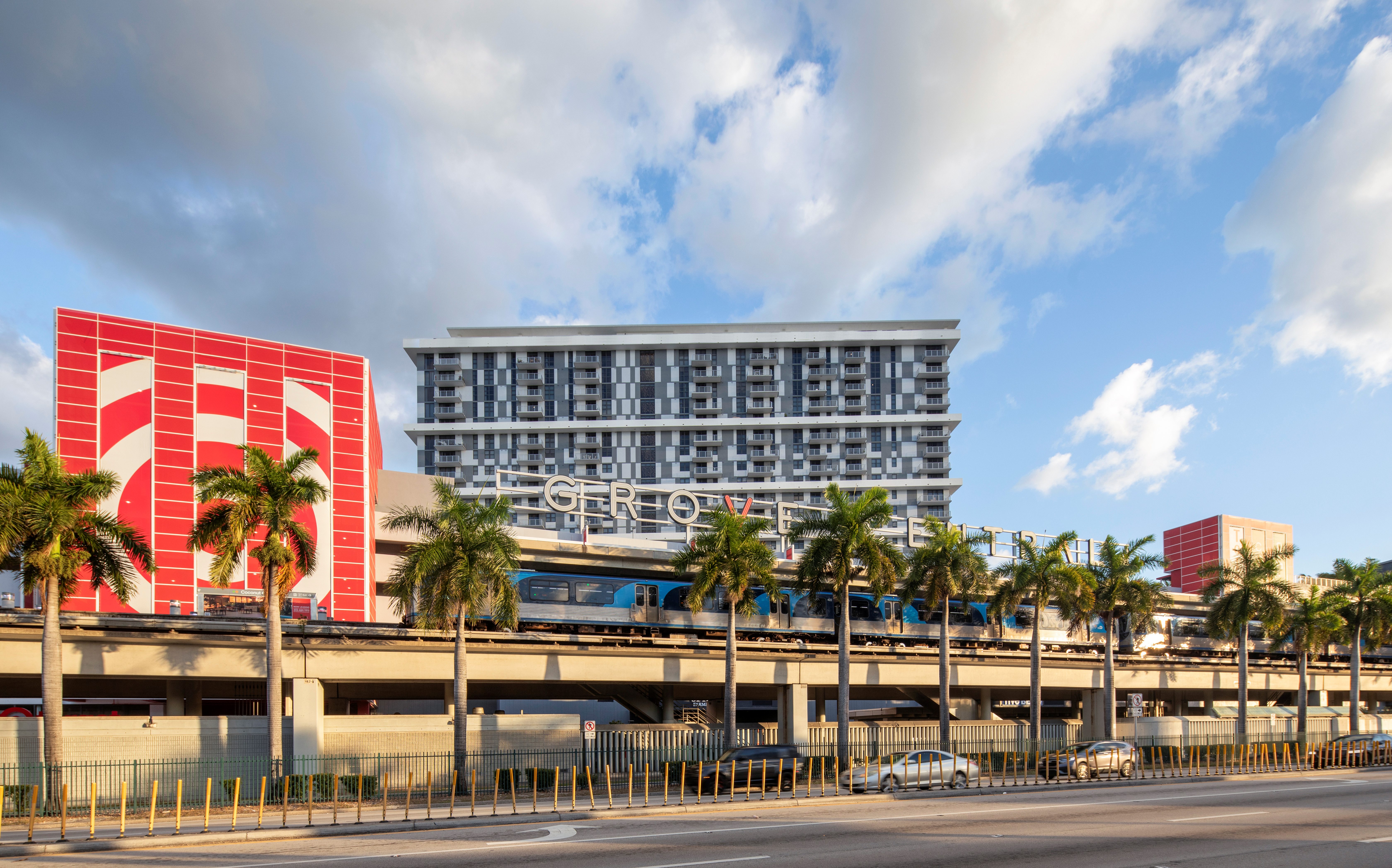 Grove Central - Metrotrail Exterior
