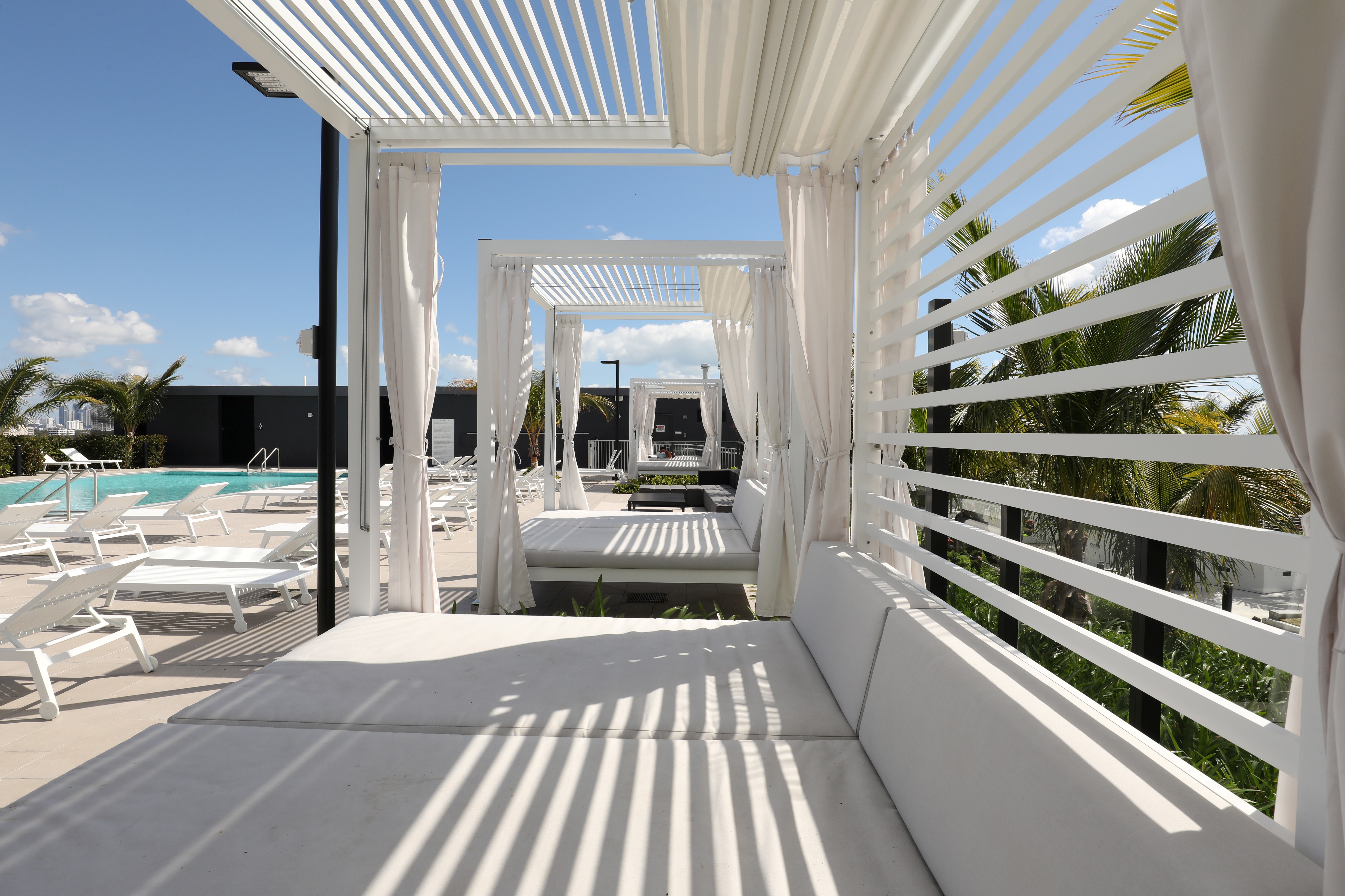 Grove Central - Poolside