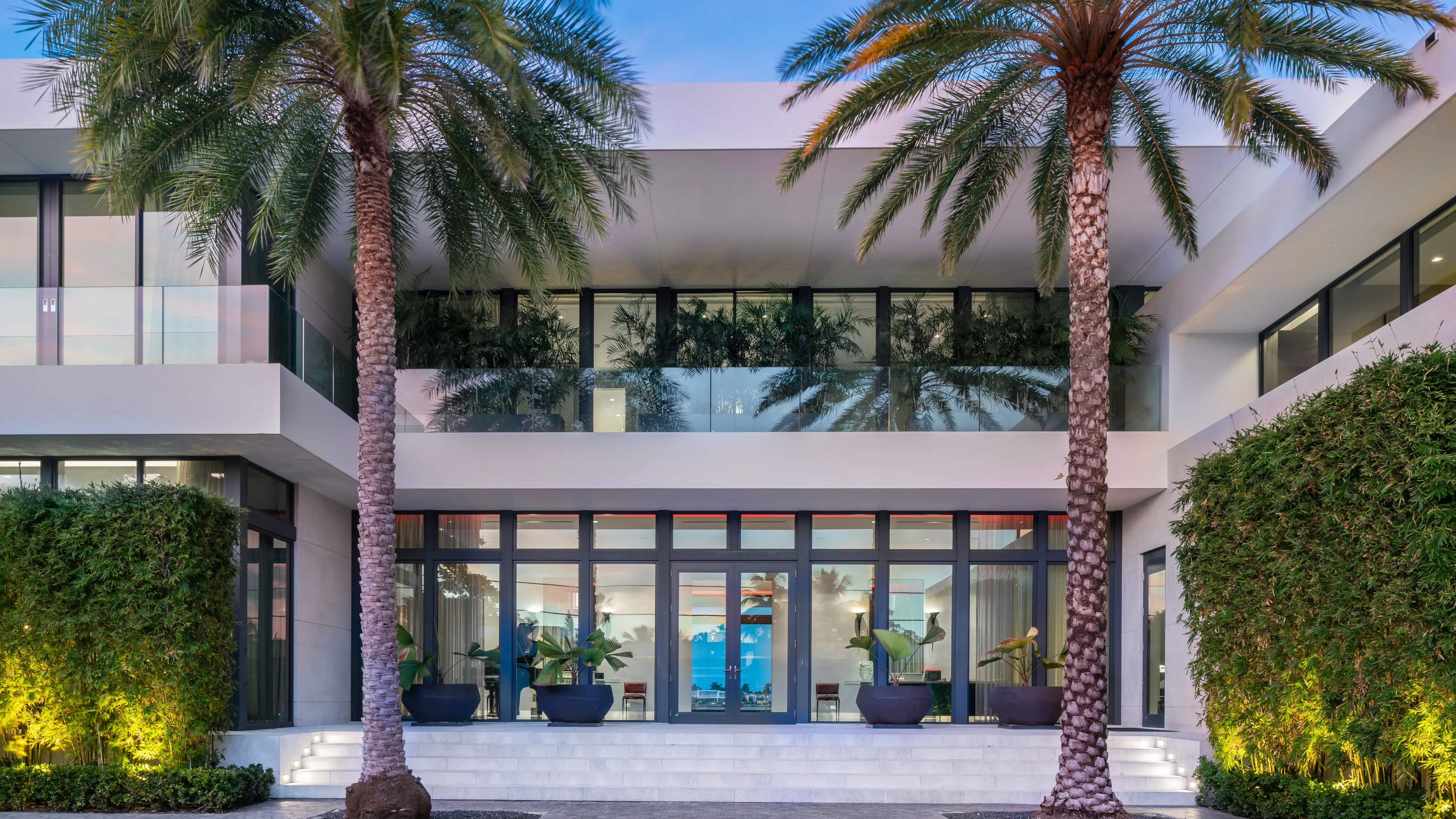 101 Hibiscus - Arrival Court