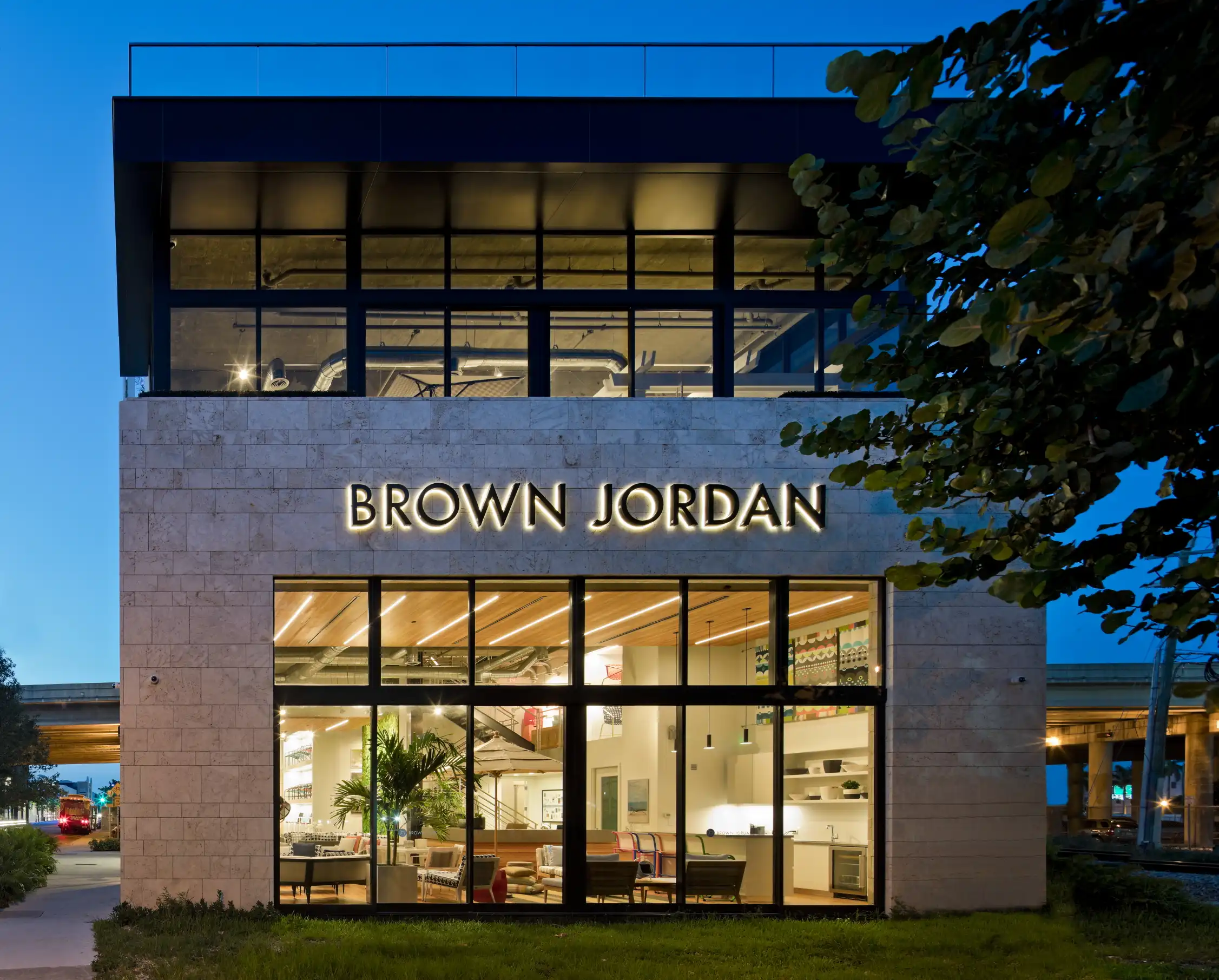 Brown Jordan - Facade