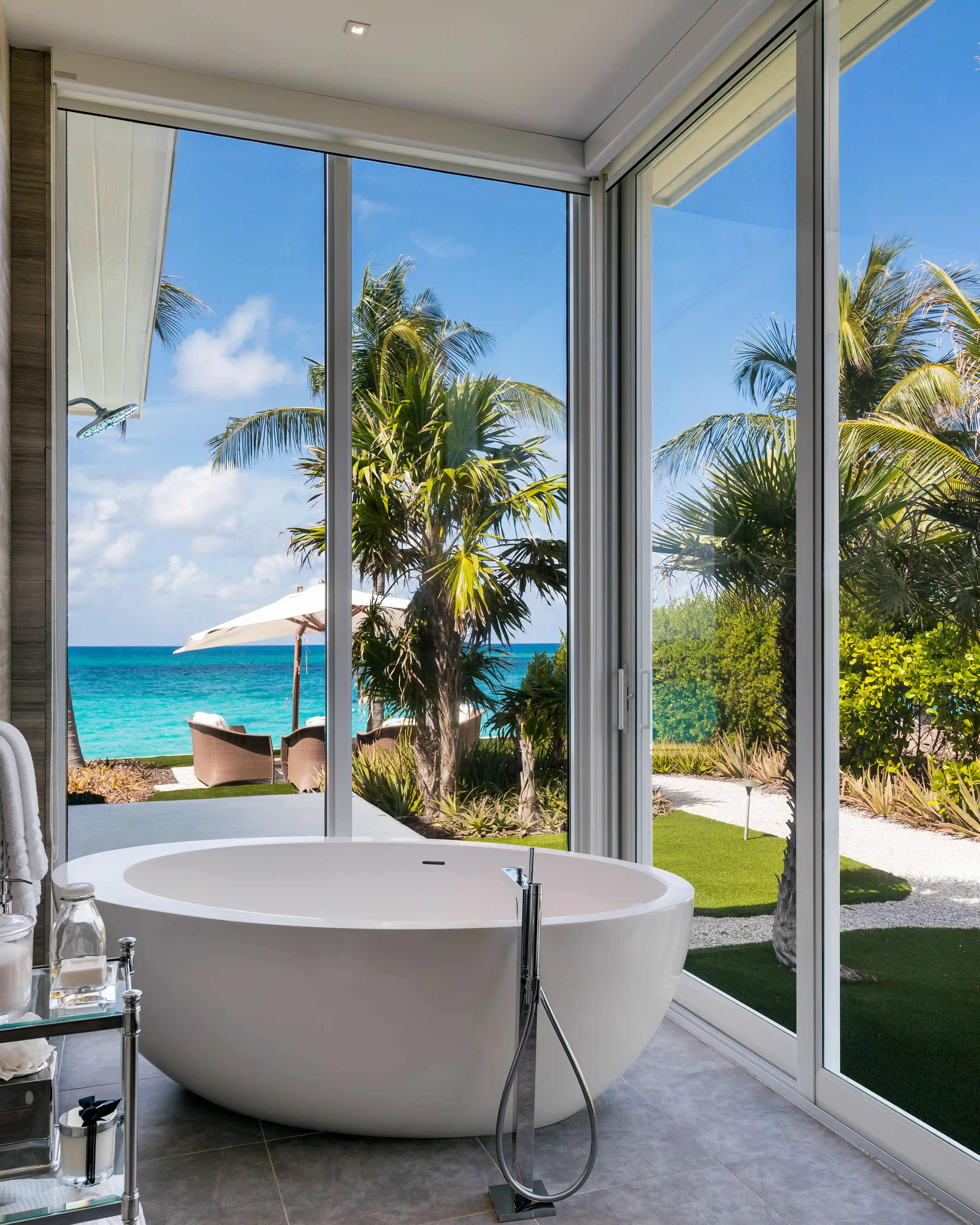 Cat Cay Interiors - Bathtub