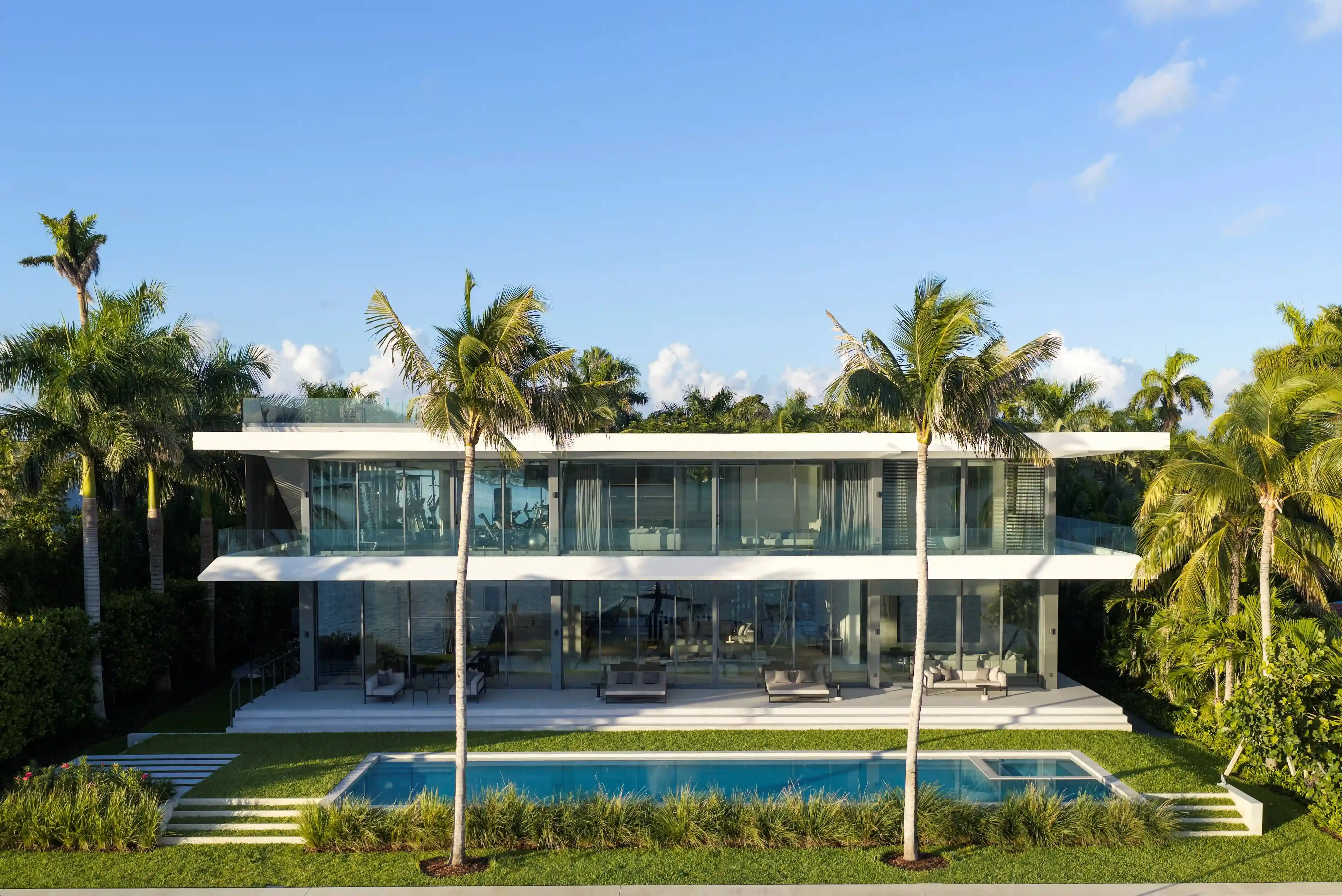 121 Hibiscus - Backyard Facade