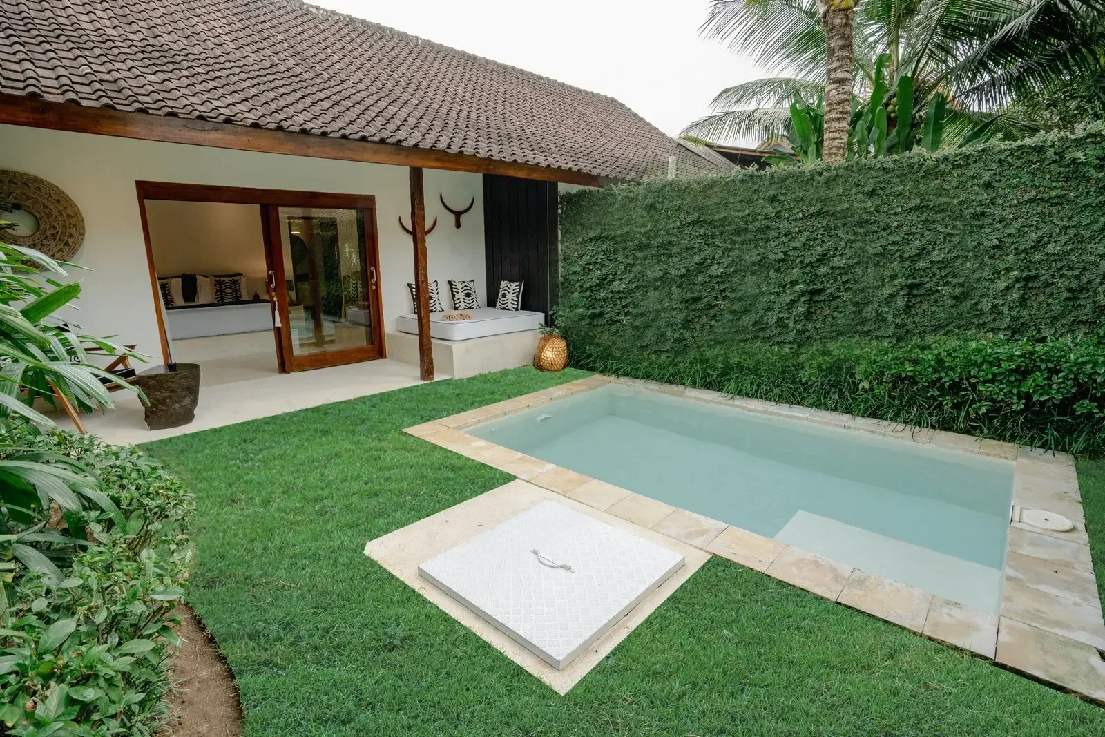 Nomads Kaya Deluxe - Small garden with pool