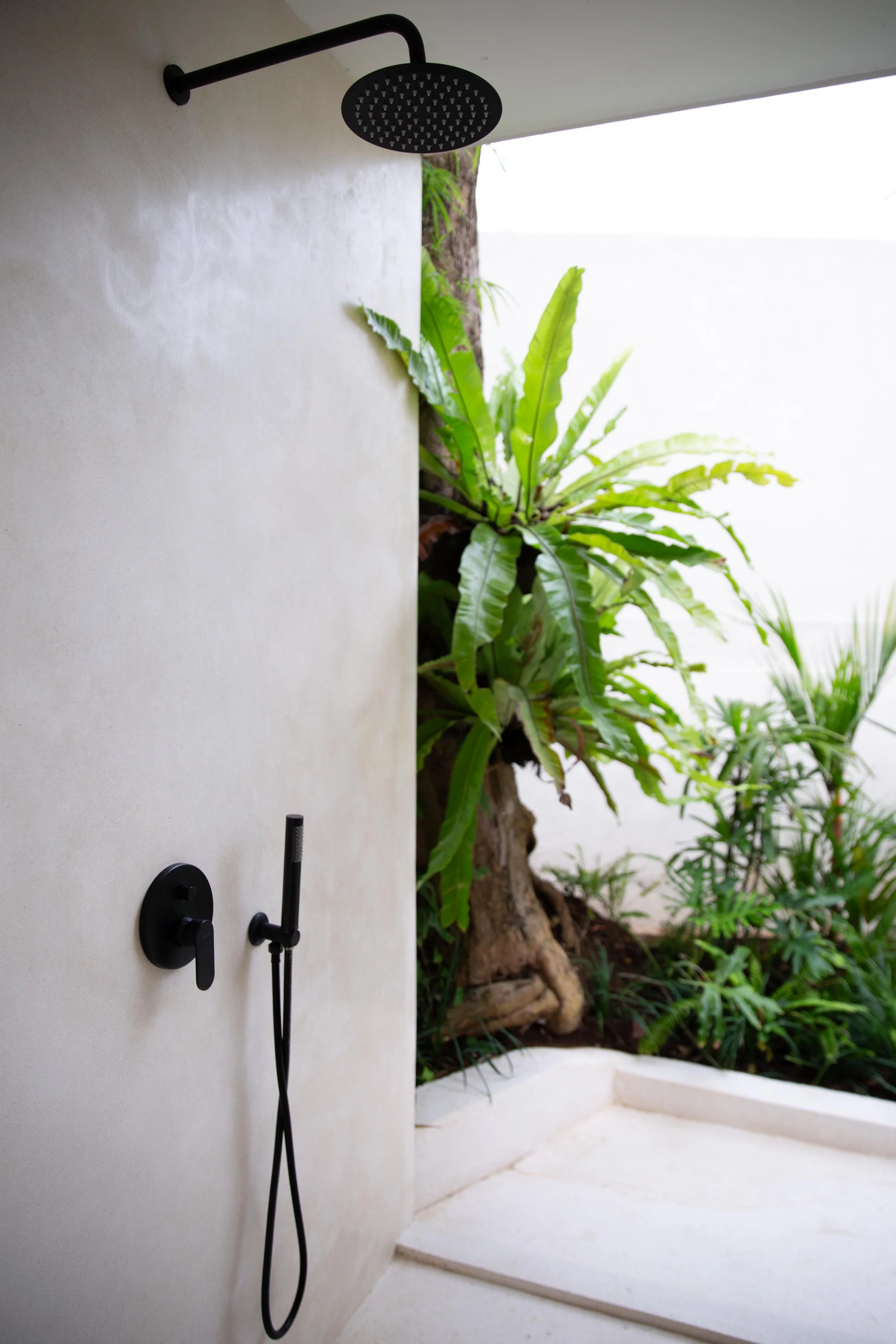 Nomads Boutique Suite - Shower with view