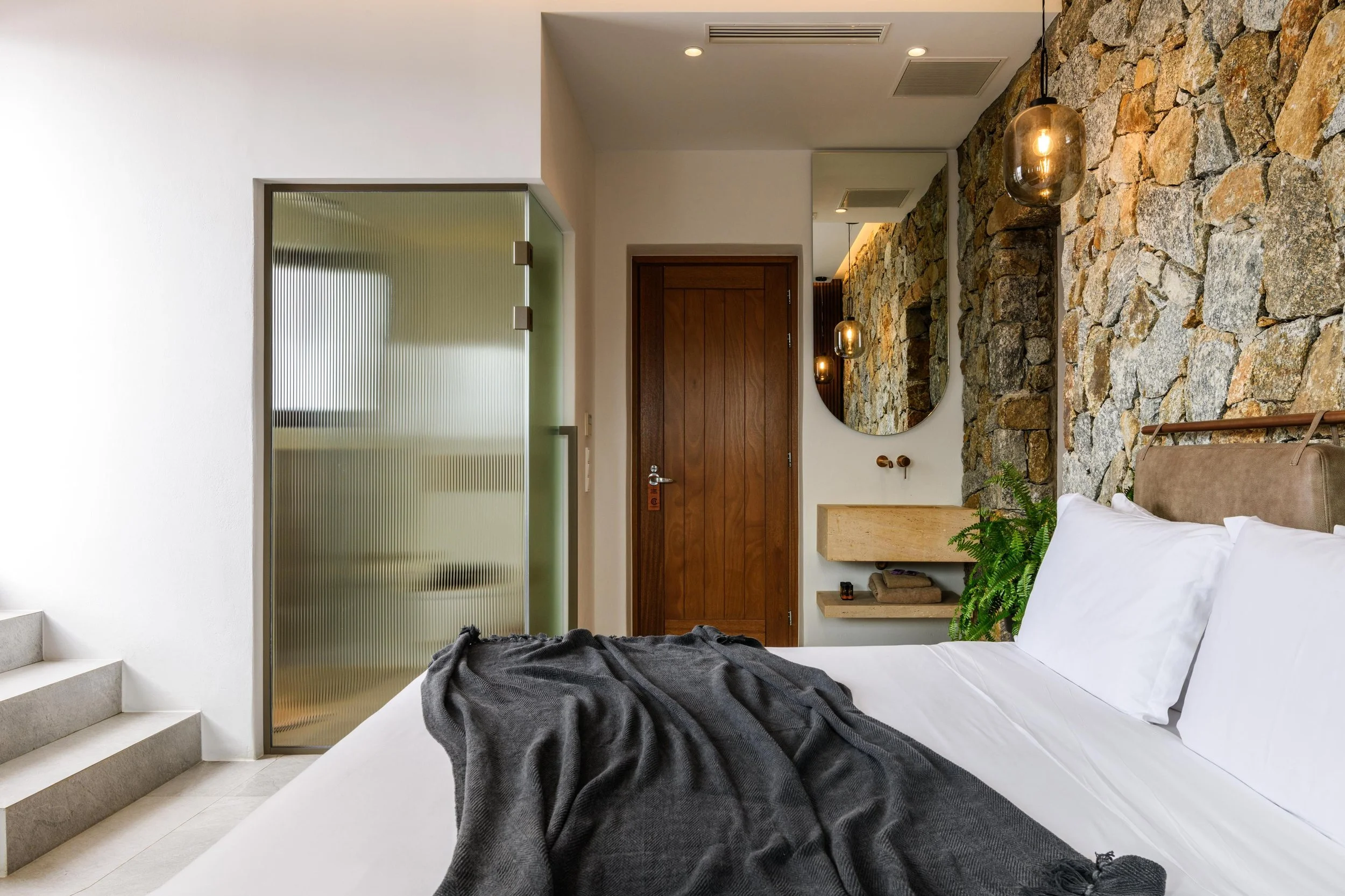 Sea View Suite with Balcony - bedroom