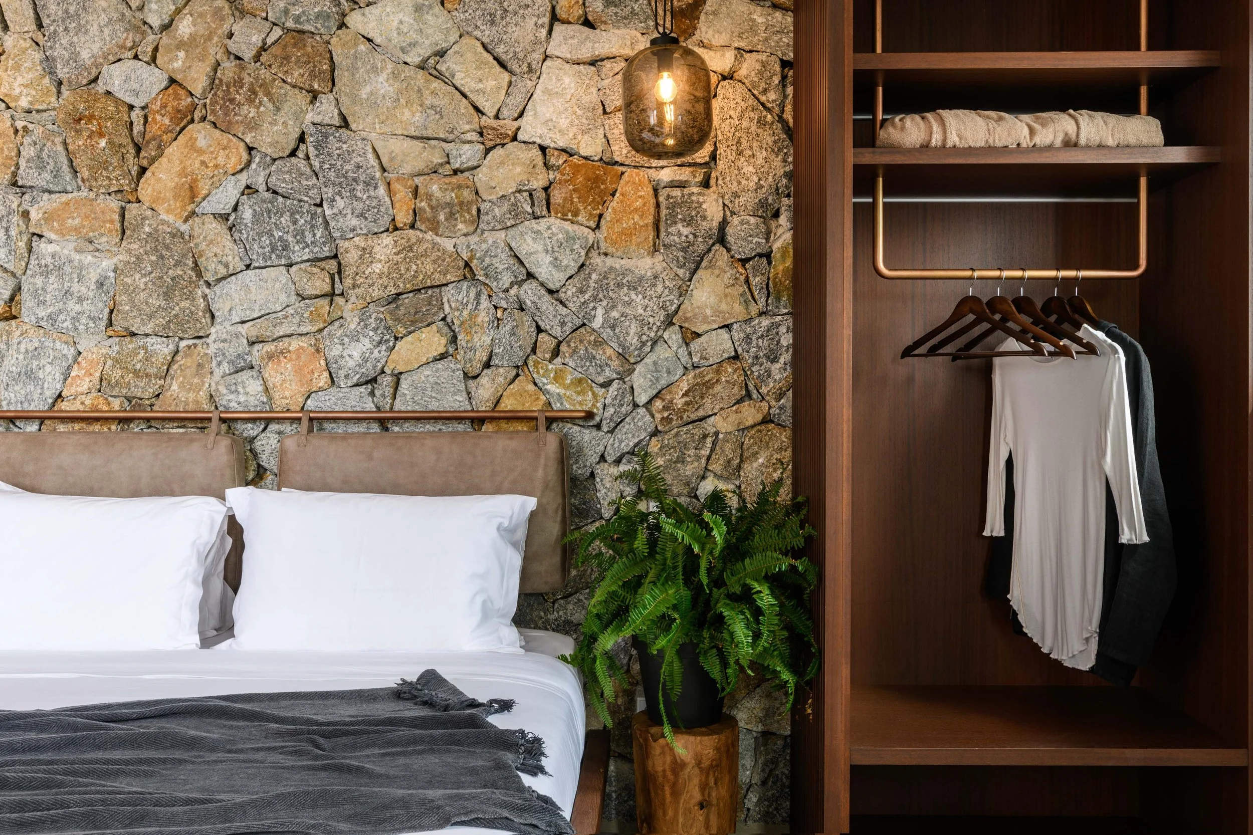 Sea View Suite with Balcony - bed with wardrobe