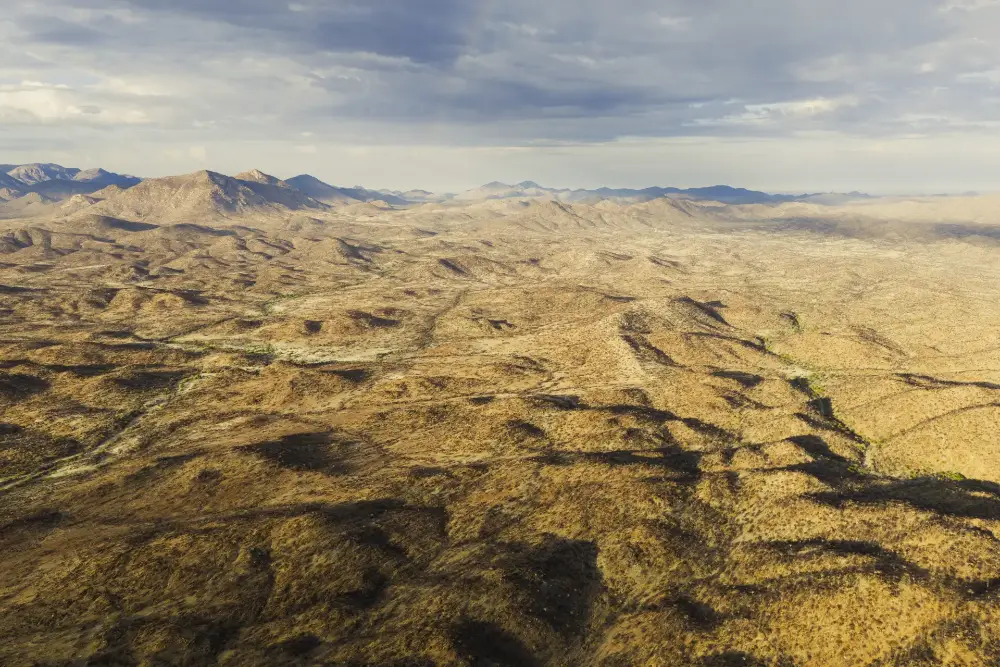 Paysage du désert du Namibe, dans le sud de l'Angola