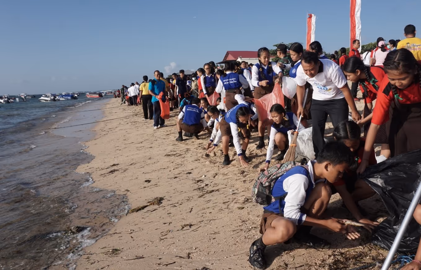 International Coastal Clean-up, one of the biggest successful beach cleanups