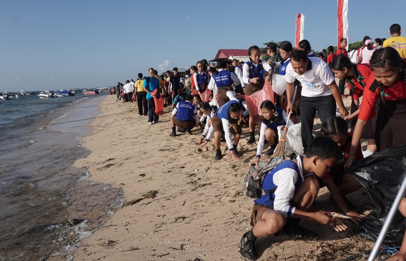 International Coastal Clean-up, one of the biggest successful beach cleanups